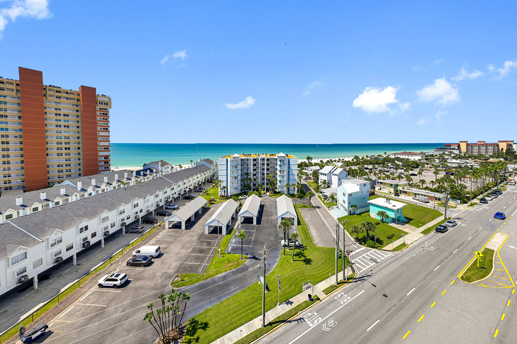  LIGHTHOUSE POINTE CONDO - 物件實景