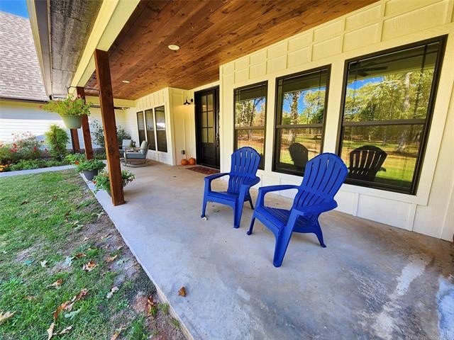 Tahlequah, Oklahoma, 74464, United States, 4 Bedrooms Bedrooms, ,4 BathroomsBathrooms,Residential,For Sale,1984008