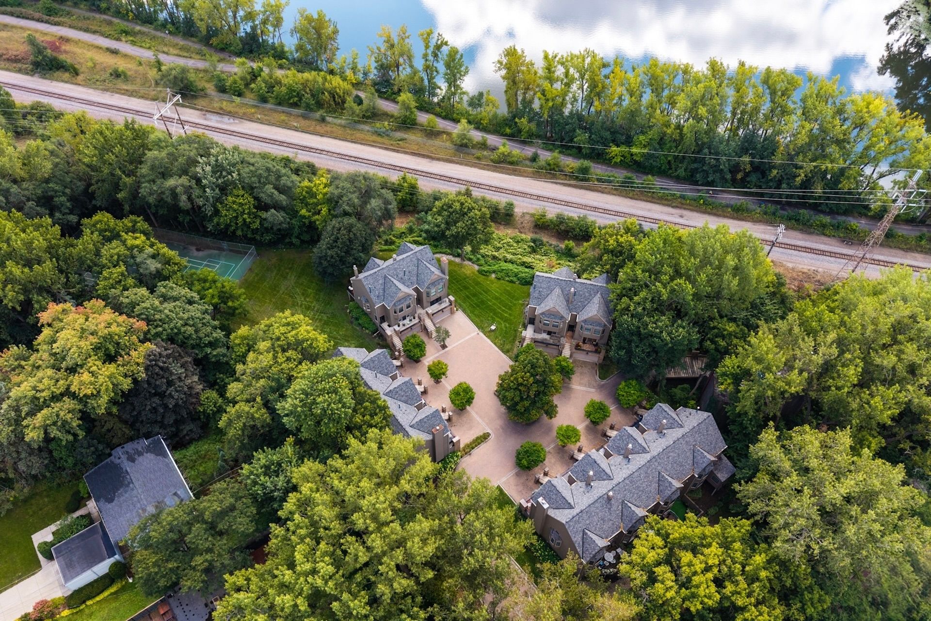  Renovated Townhome with Panoramic Views of Cedar Lake - 物件實景