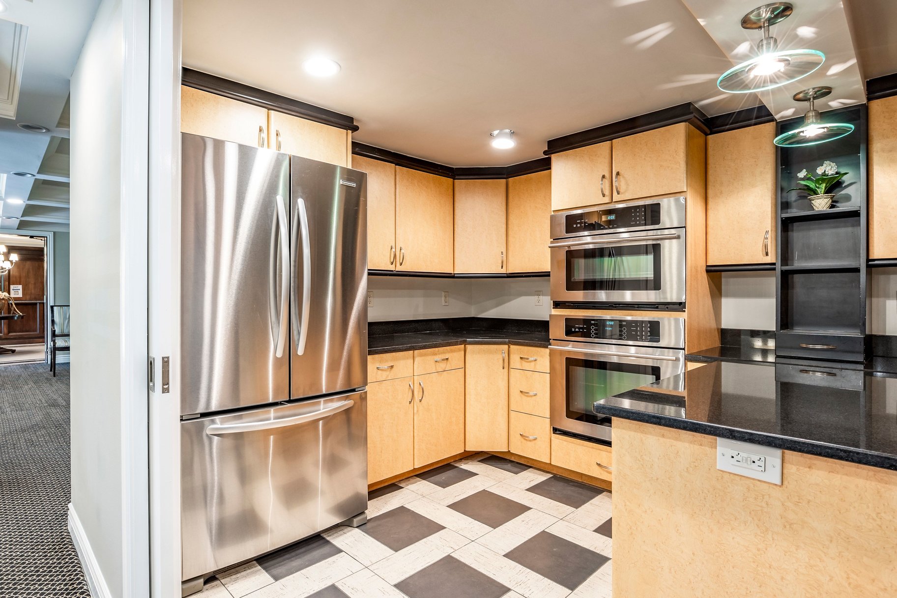  Downtown Main-Level Condo with Prime Location & Private Patio - 物件實景