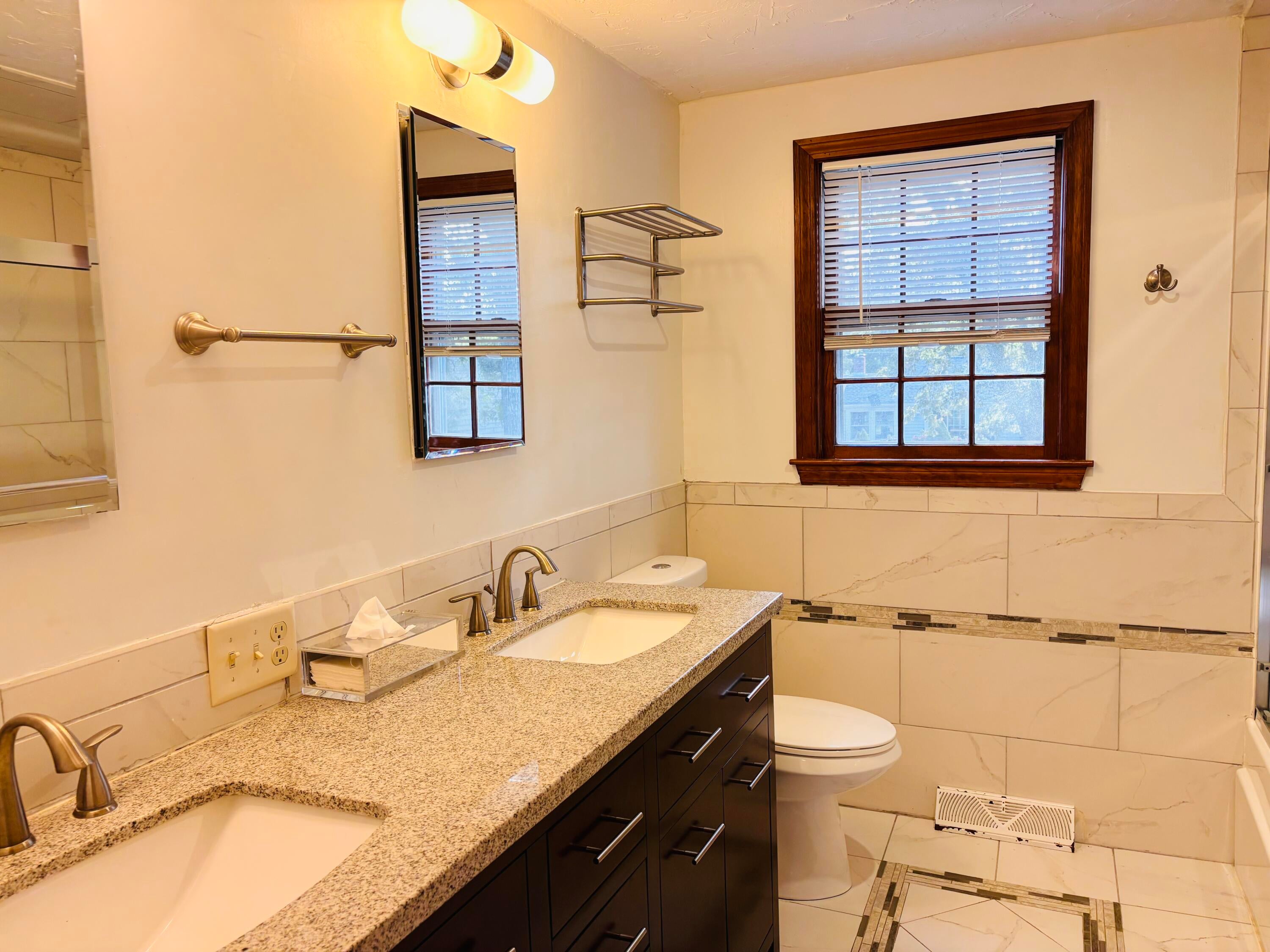 Dennis Port, Massachusetts, 02639, United States, 3 Bedrooms Bedrooms, ,2 BathroomsBathrooms,Residential,For Sale,1947122