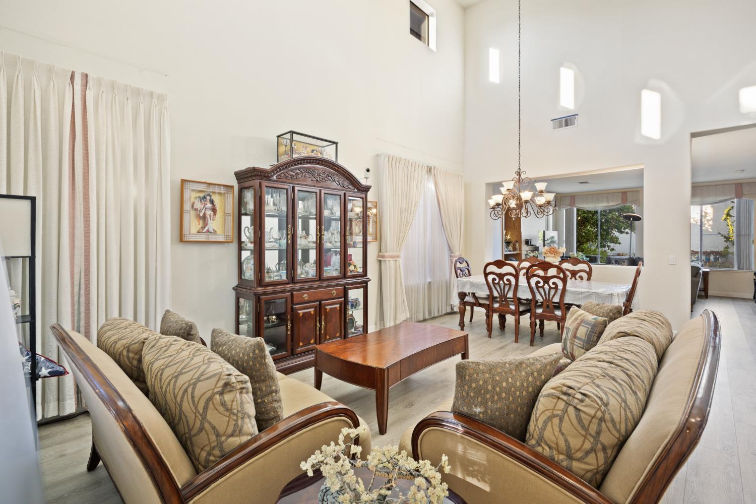 San Jose, California, 95132, United States, 5 Bedrooms Bedrooms, ,3 BathroomsBathrooms,Residential,For Sale,2048676