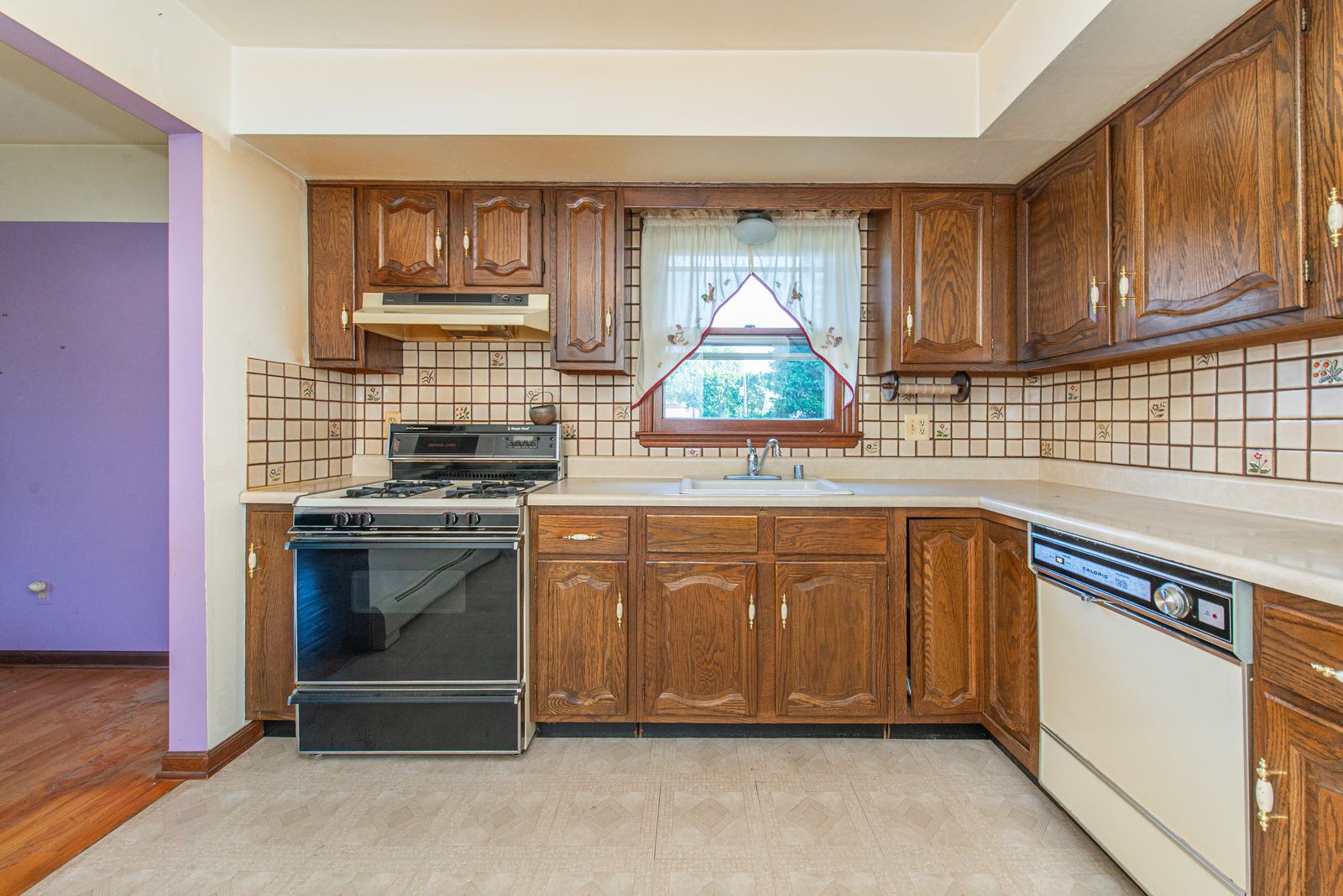 Fairfield, New Jersey, 07004, United States, 3 Bedrooms Bedrooms, ,2 BathroomsBathrooms,Residential,For Sale,1938096