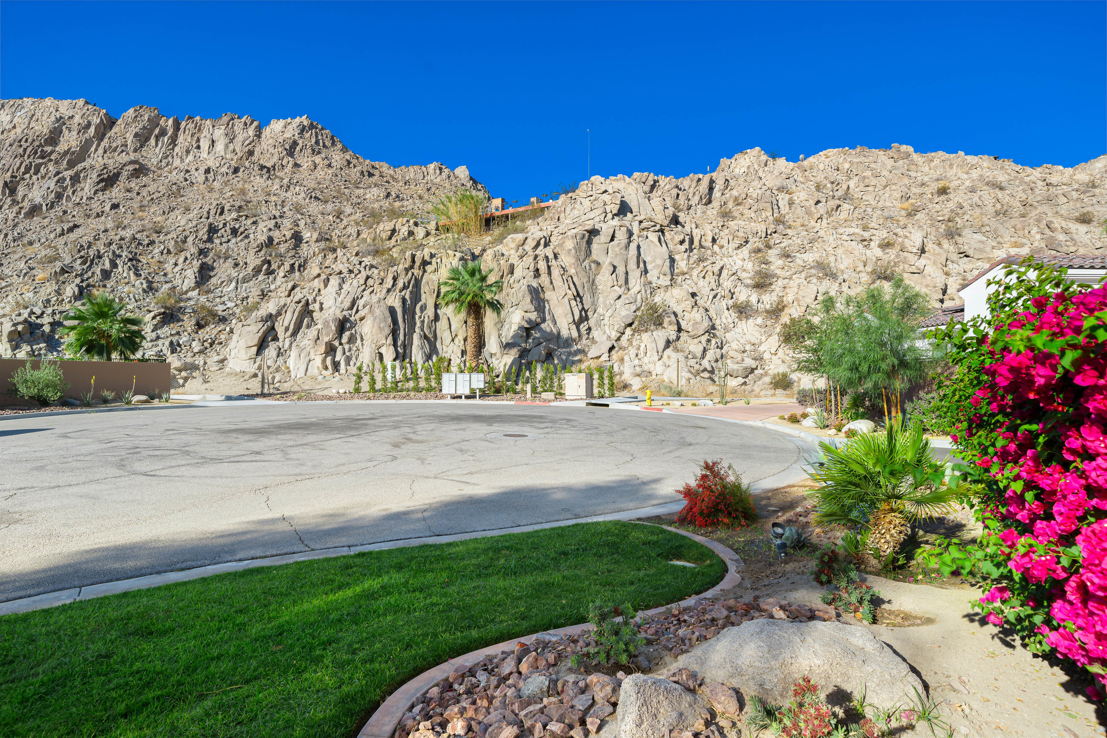  South Facing Gated La Quinta Pool Home - 物件實景
