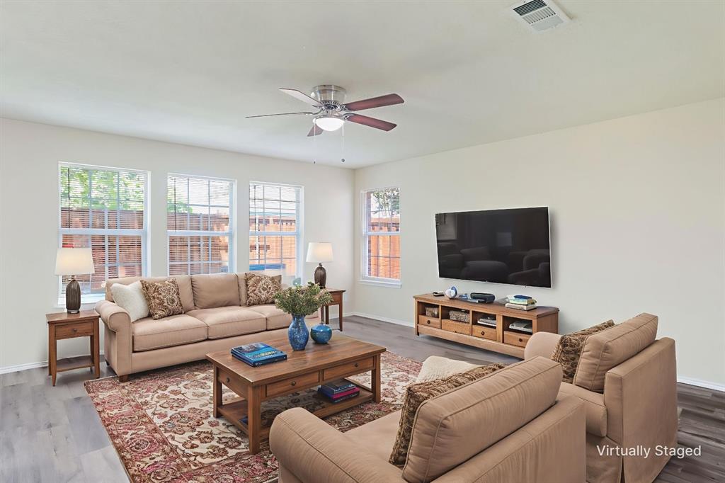 Dallas, Texas, 75212, United States, 5 Bedrooms Bedrooms, ,3 BathroomsBathrooms,Residential,For Sale,1902272