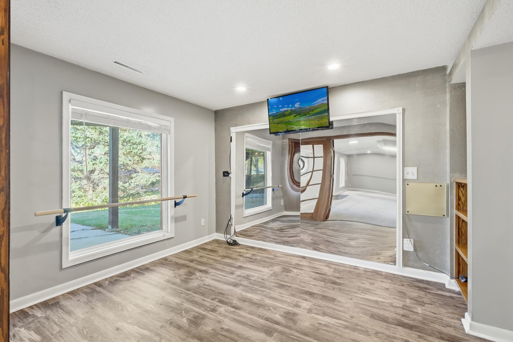 Woodbury, Minnesota, 55125, United States, 4 Bedrooms Bedrooms, ,2 BathroomsBathrooms,Residential,For Sale,1991775