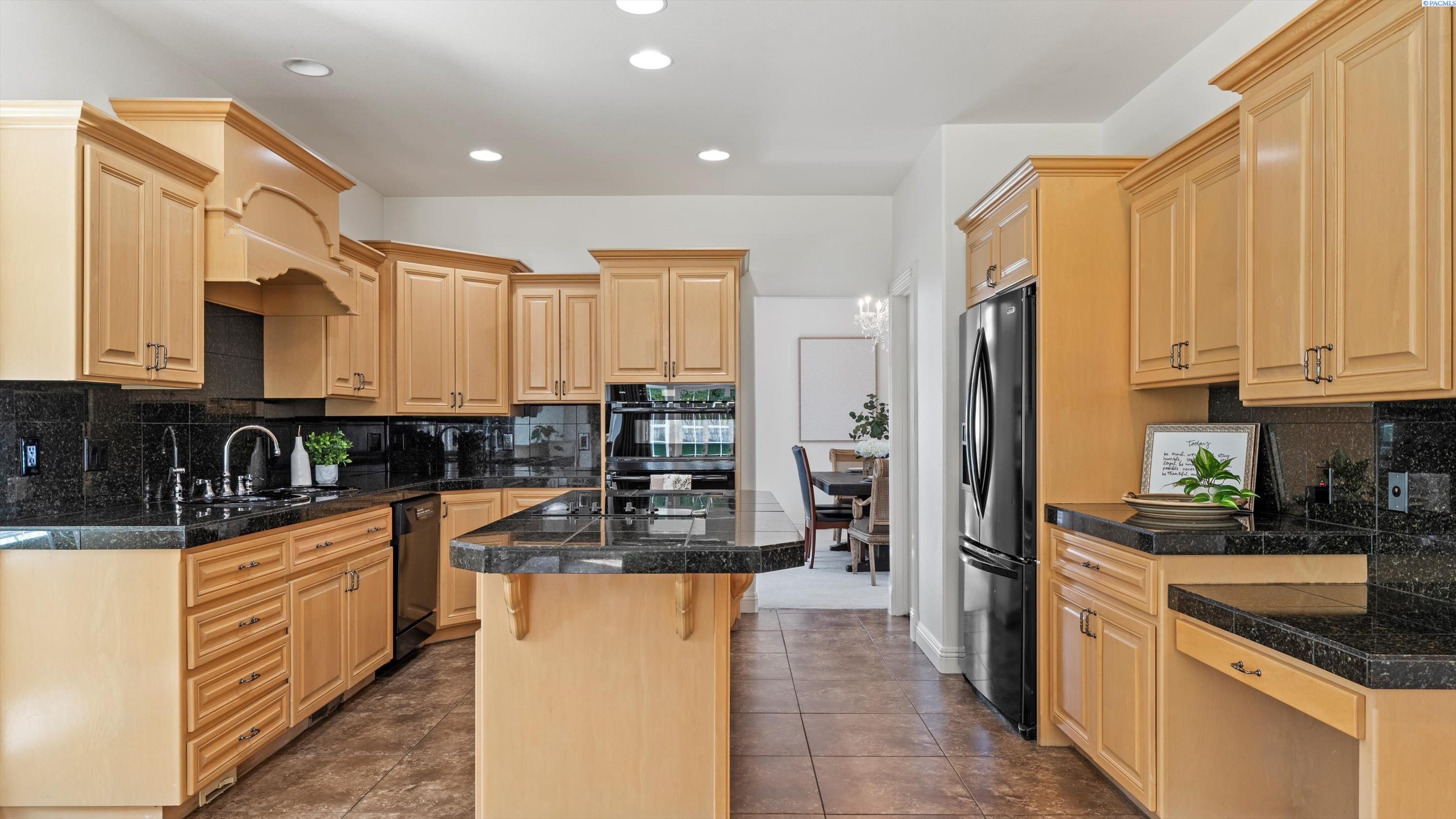 Pasco, Washington, 99301, United States, 3 Bedrooms Bedrooms, ,3 BathroomsBathrooms,Residential,For Sale,1794884