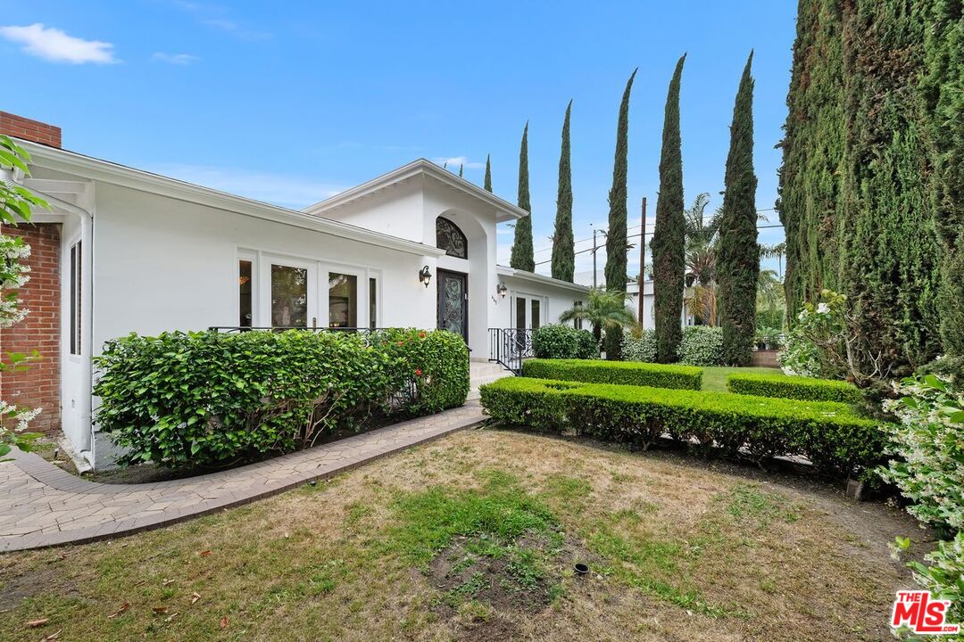 Los Angeles, California, 90048, United States, 4 Bedrooms Bedrooms, ,4 BathroomsBathrooms,Residential,For Sale,1912253