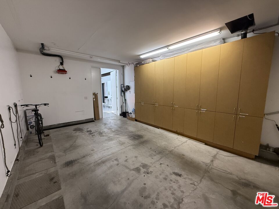 Venice, California, 90291, United States, 2 Bedrooms Bedrooms, ,2 BathroomsBathrooms,Residential,For Sale,1989635