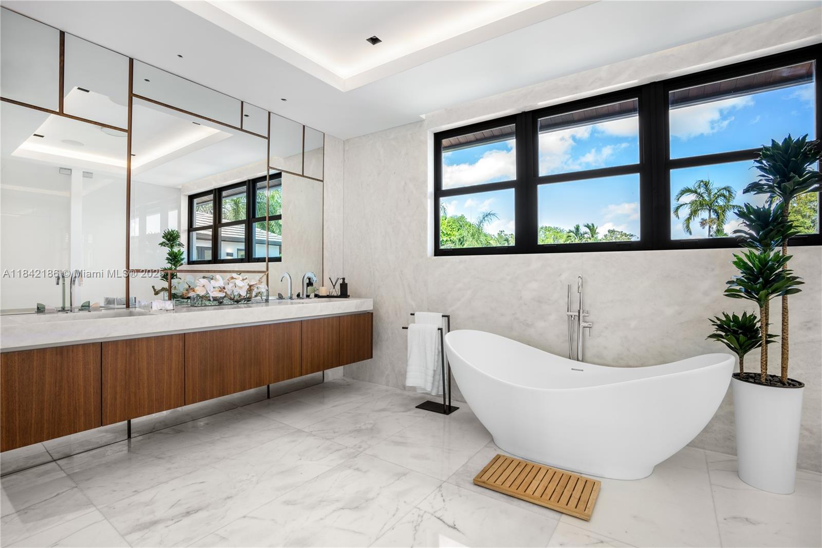 Miami, Florida, 33137, United States, 6 Bedrooms Bedrooms, ,7 BathroomsBathrooms,Residential,For Sale,1903270