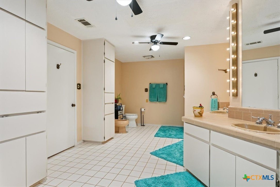 Salado, Texas, 76571, United States, 3 Bedrooms Bedrooms, ,3 BathroomsBathrooms,Residential,For Sale,1976351