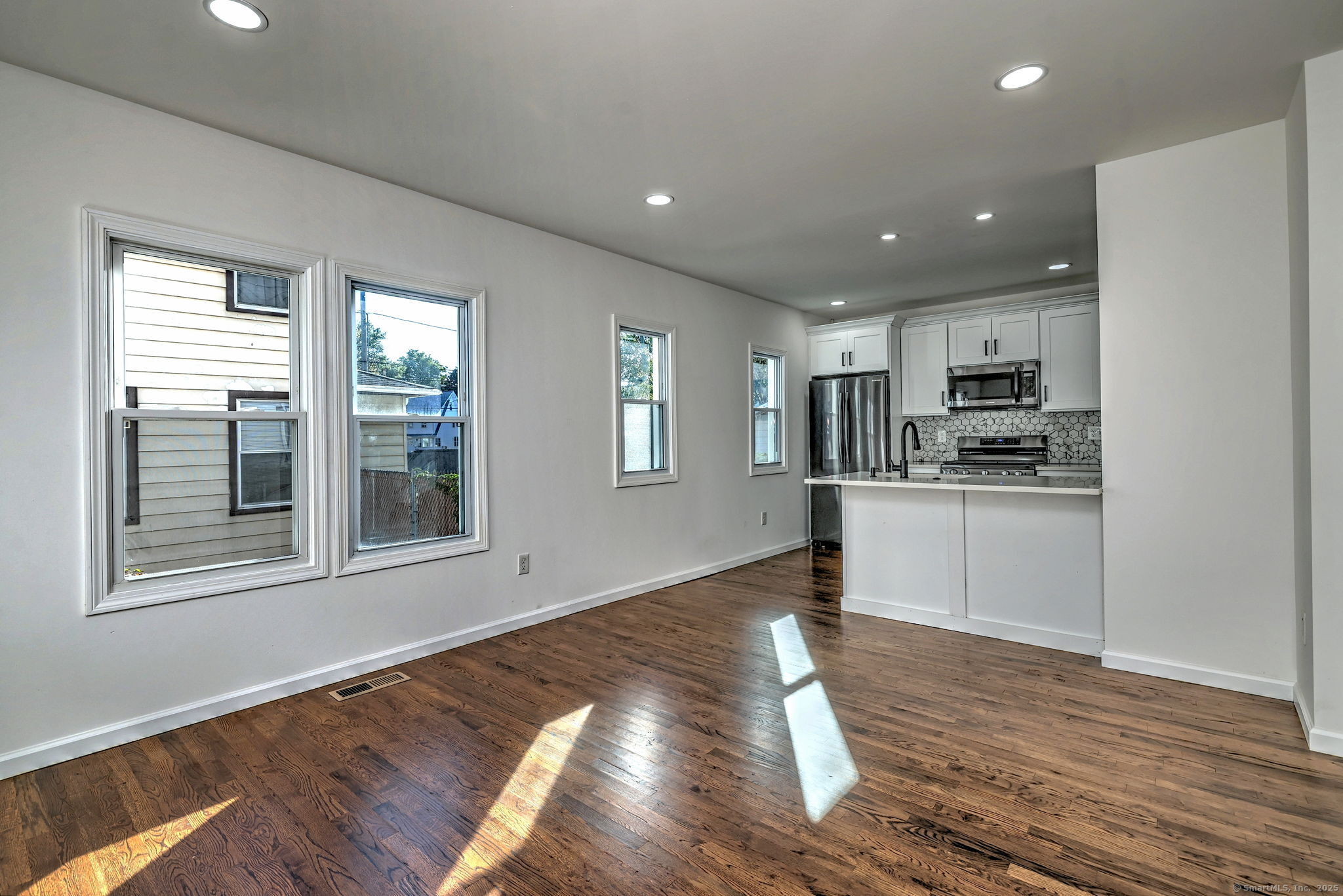 Hamden, Connecticut, 06514, United States, 8 Bedrooms Bedrooms, ,3 BathroomsBathrooms,Residential,For Sale,1940598