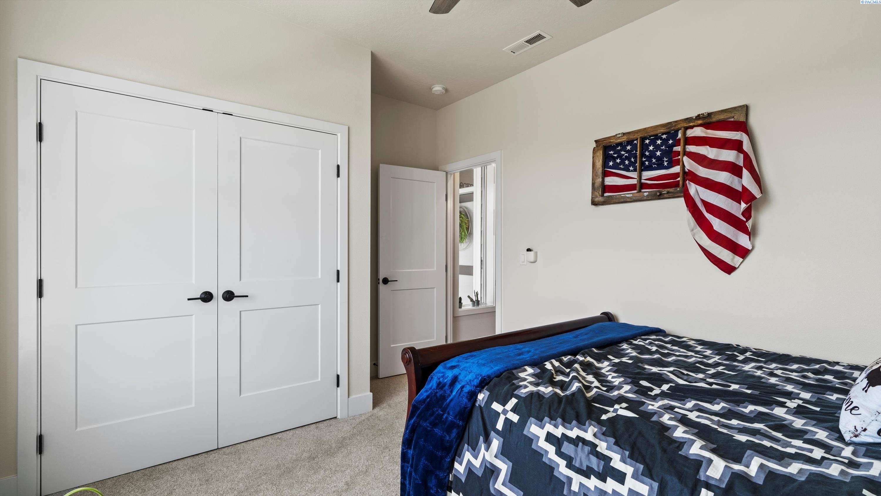 Kennewick, Washington, 99336, United States, 3 Bedrooms Bedrooms, ,3 BathroomsBathrooms,Residential,For Sale,1819962