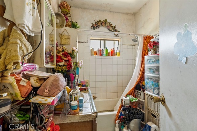 Los Angeles, California, 90022, United States, 5 Bedrooms Bedrooms, ,Residential,For Sale,1979575