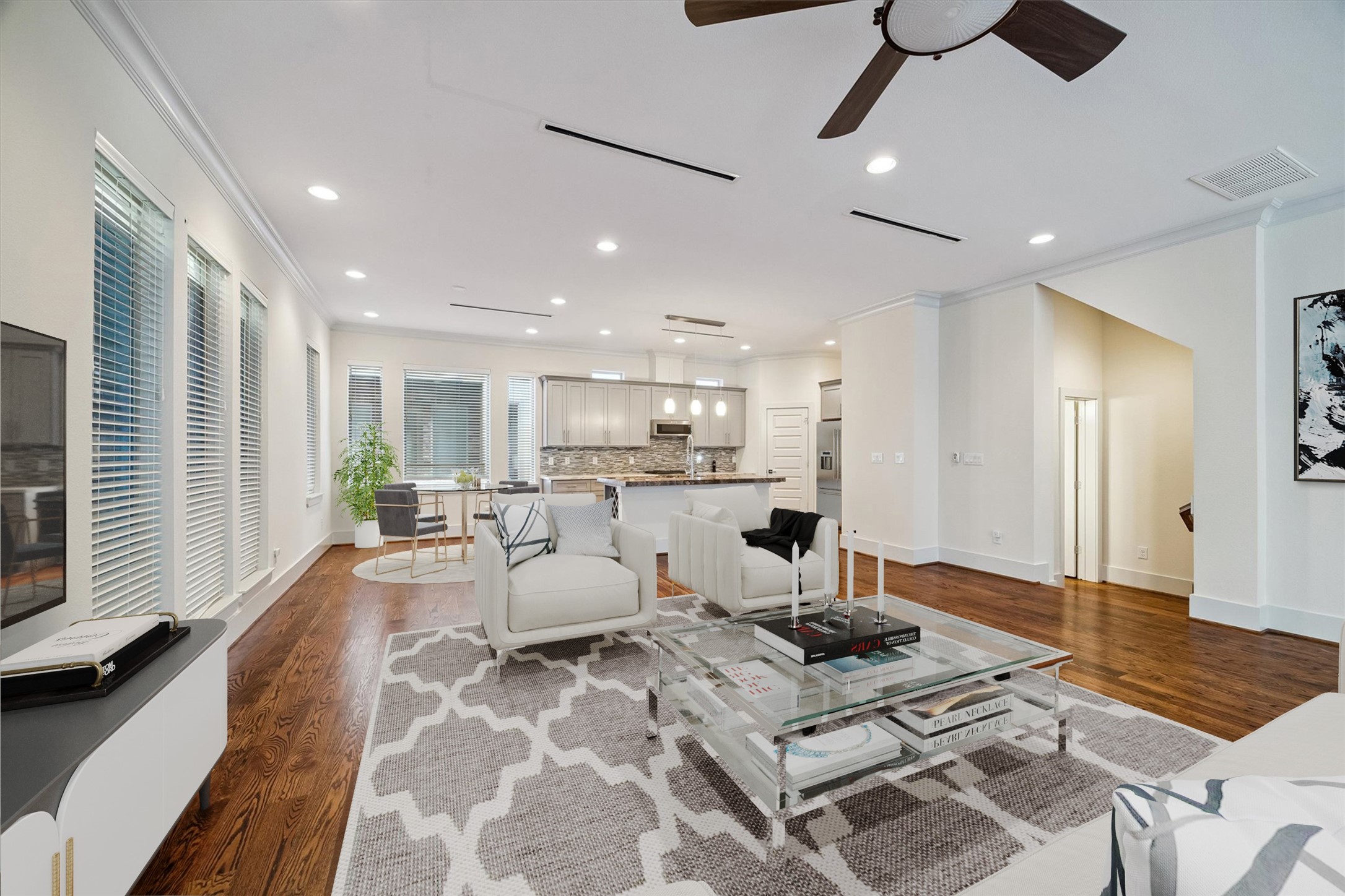  4833 Chenevert Street - 物件實景