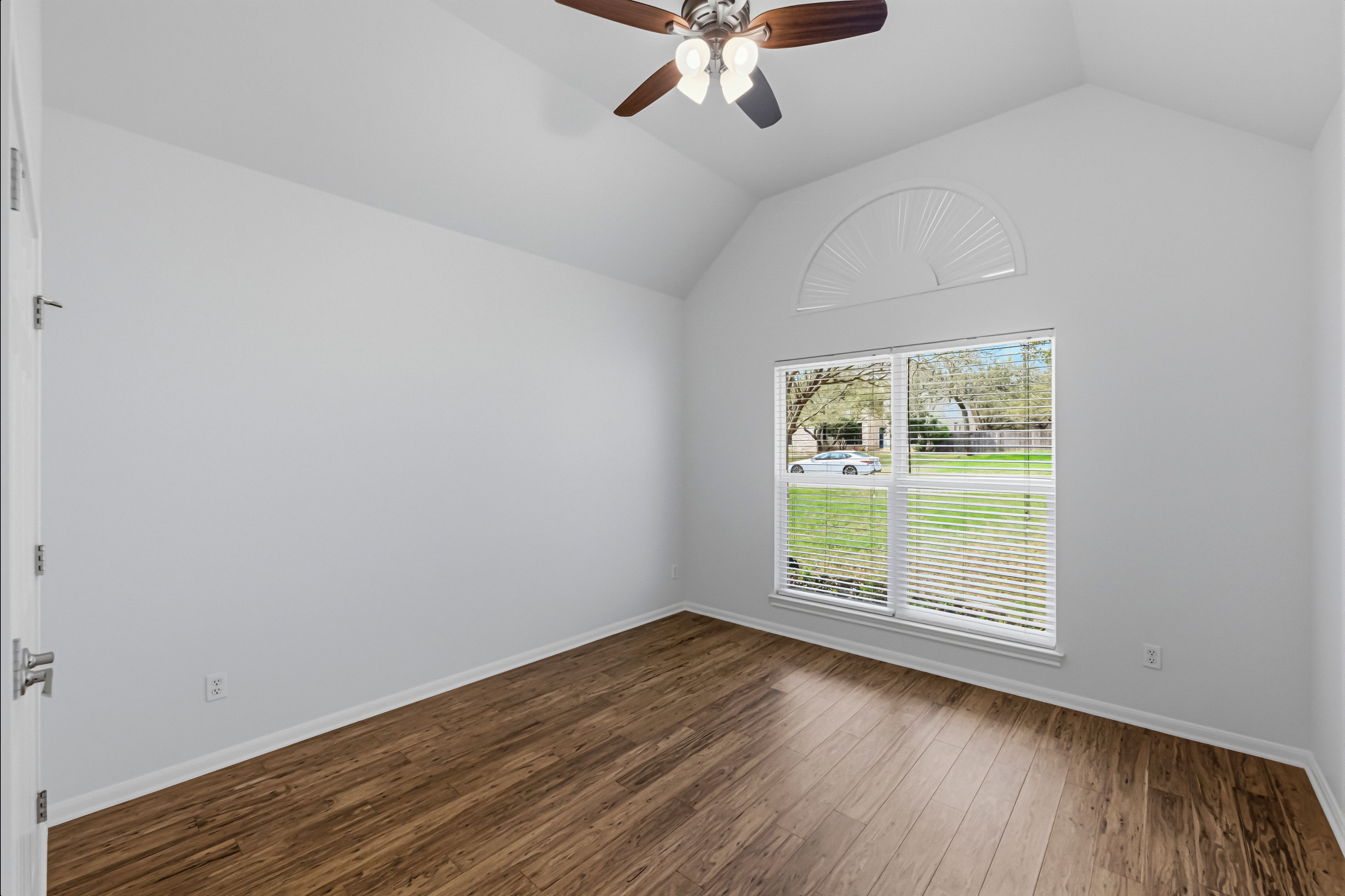  Single-Story Retreat on One Acre with Close Proximity to Private Schools - 物件實景