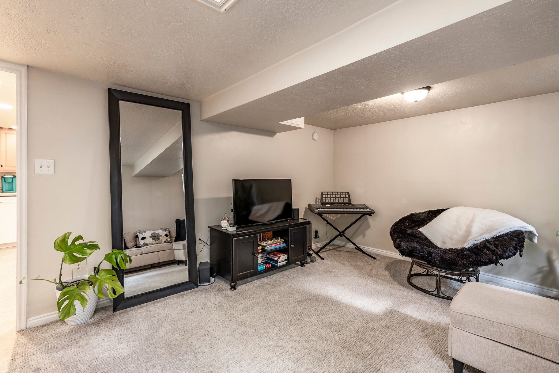  Charming home, flexible living options, rental income - 物件實景