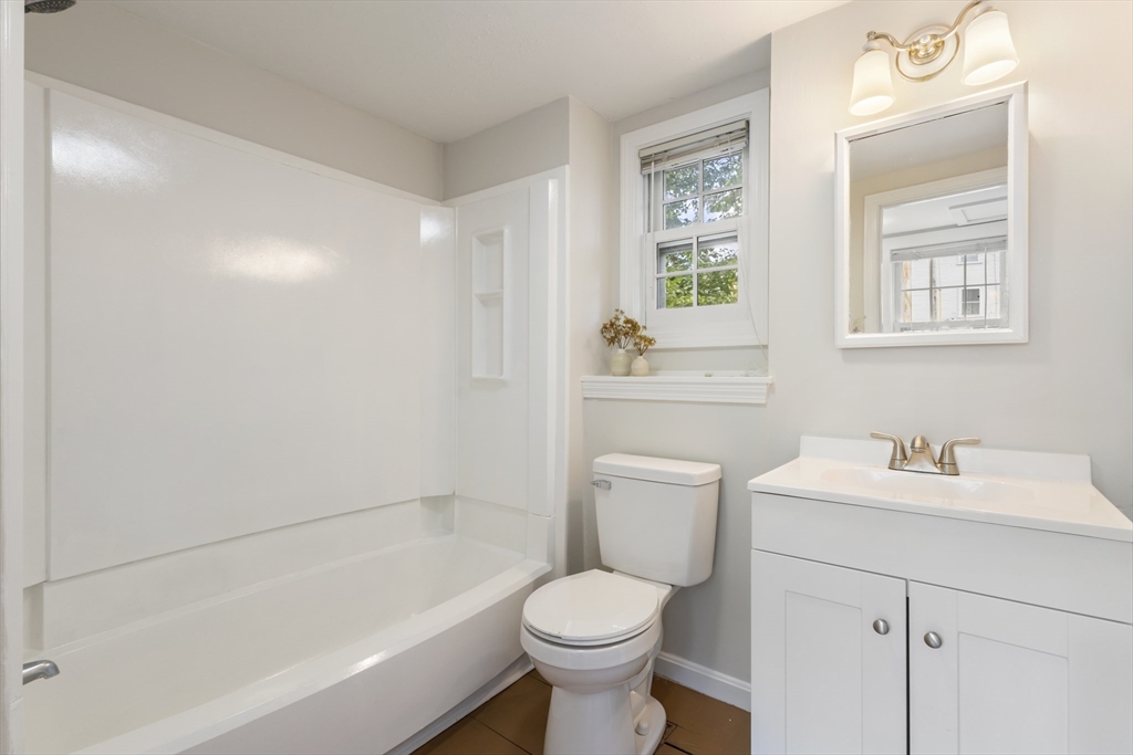 Hingham, Massachusetts, 02043, United States, 4 Bedrooms Bedrooms, ,3 BathroomsBathrooms,Residential,For Sale,1881278