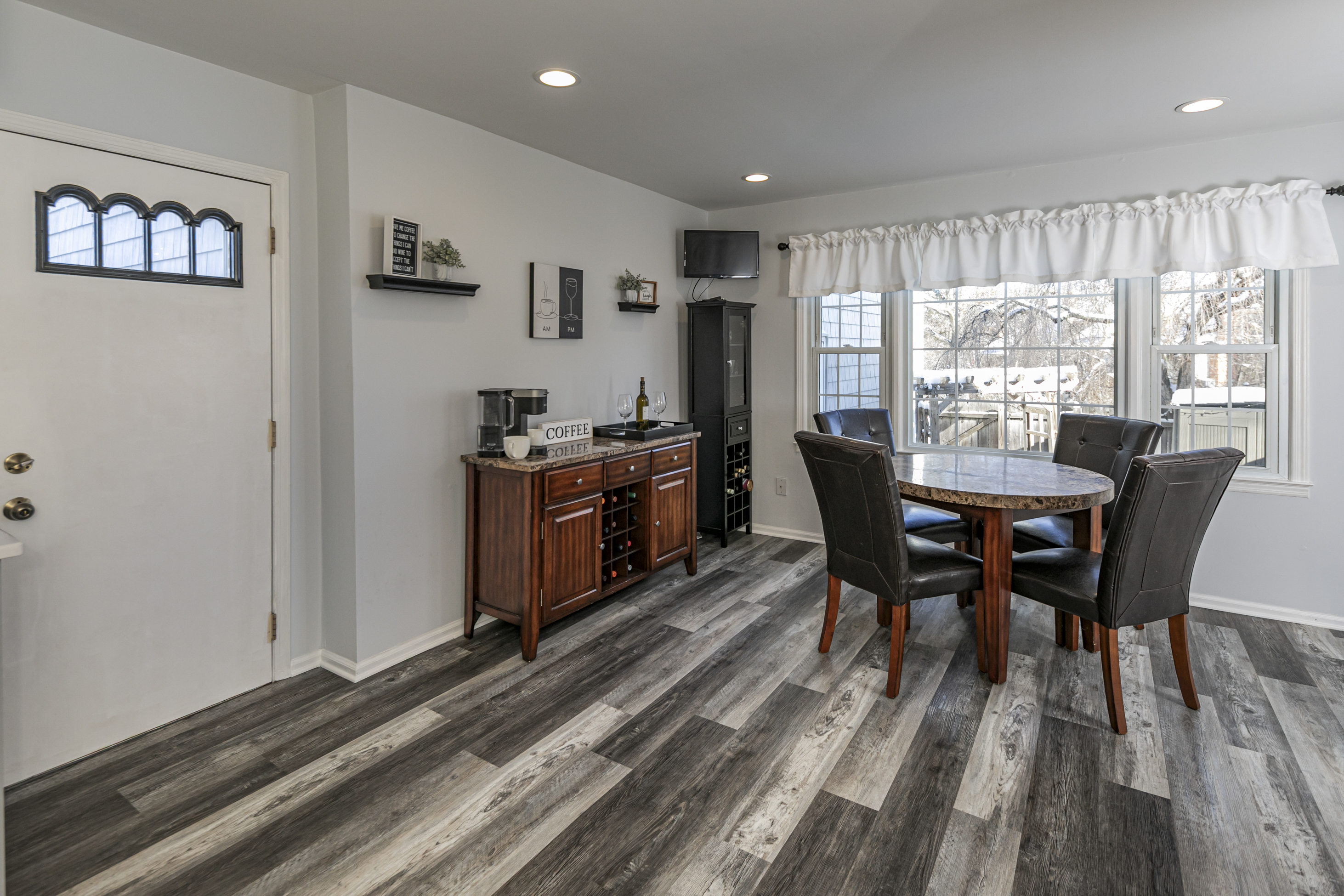  Williamsburg Square Townhouse with New Kitchen, Floors & Bath - 物件實景