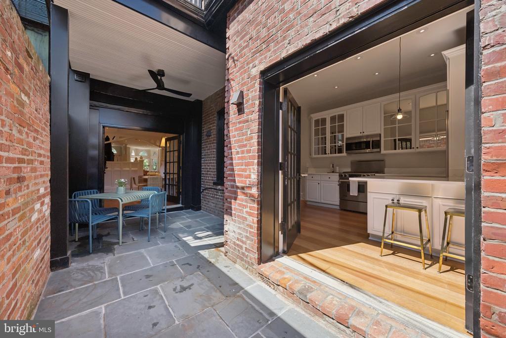 Washington, District of Columbia, 20009, United States, 4 Bedrooms Bedrooms, ,4 BathroomsBathrooms,Residential,For Sale,1902983