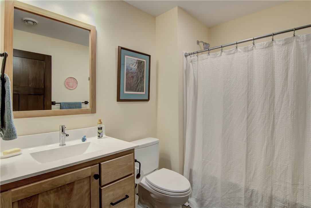 Eleva, Wisconsin, 54738, United States, 5 Bedrooms Bedrooms, ,3 BathroomsBathrooms,Residential,For Sale,1989894