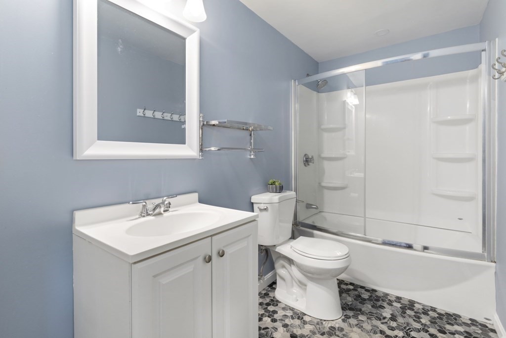 Saugus, Massachusetts, 01906, United States, 3 Bedrooms Bedrooms, ,3 BathroomsBathrooms,Residential,For Sale,1931049