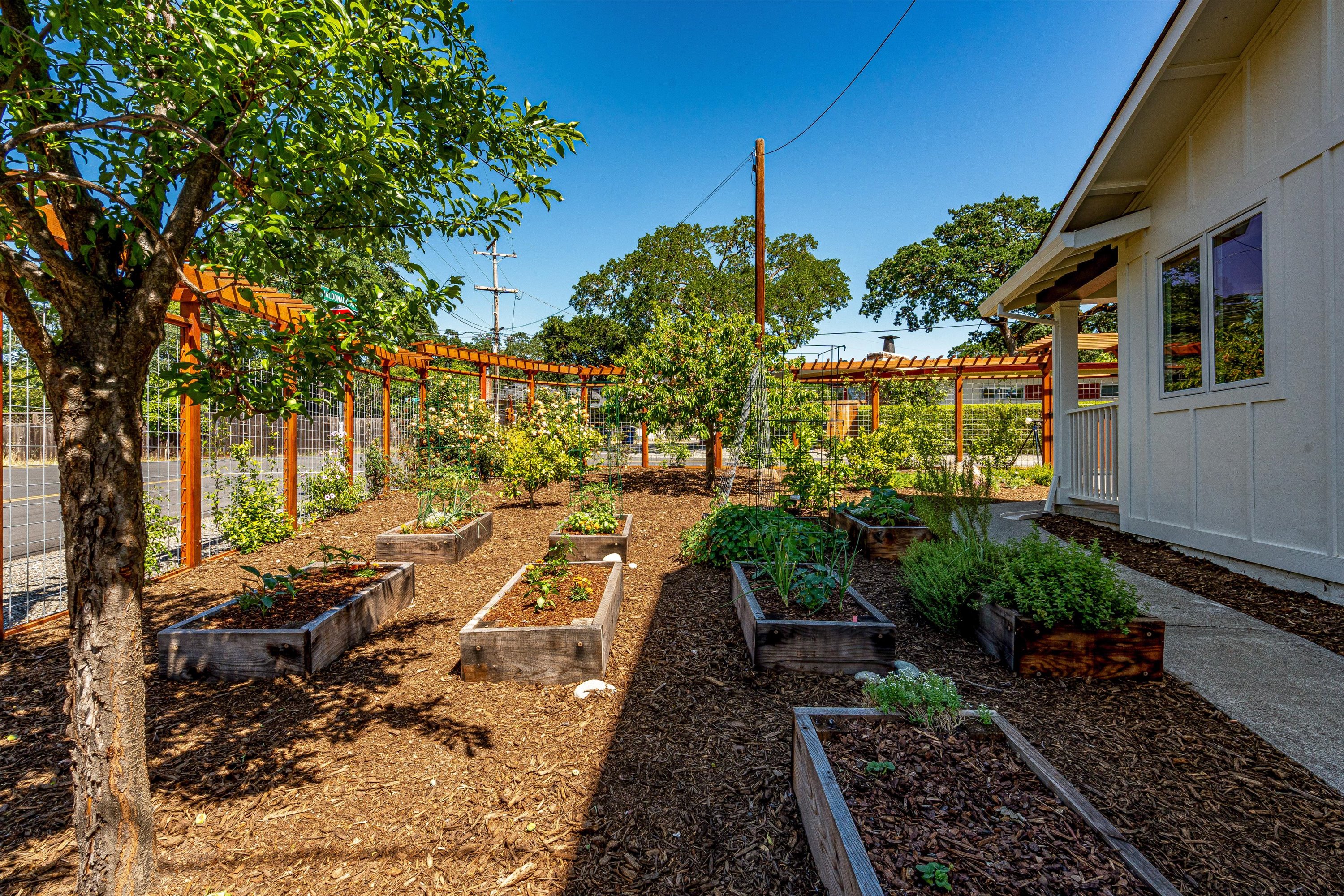  18428 4th  Avenue - 物件實景