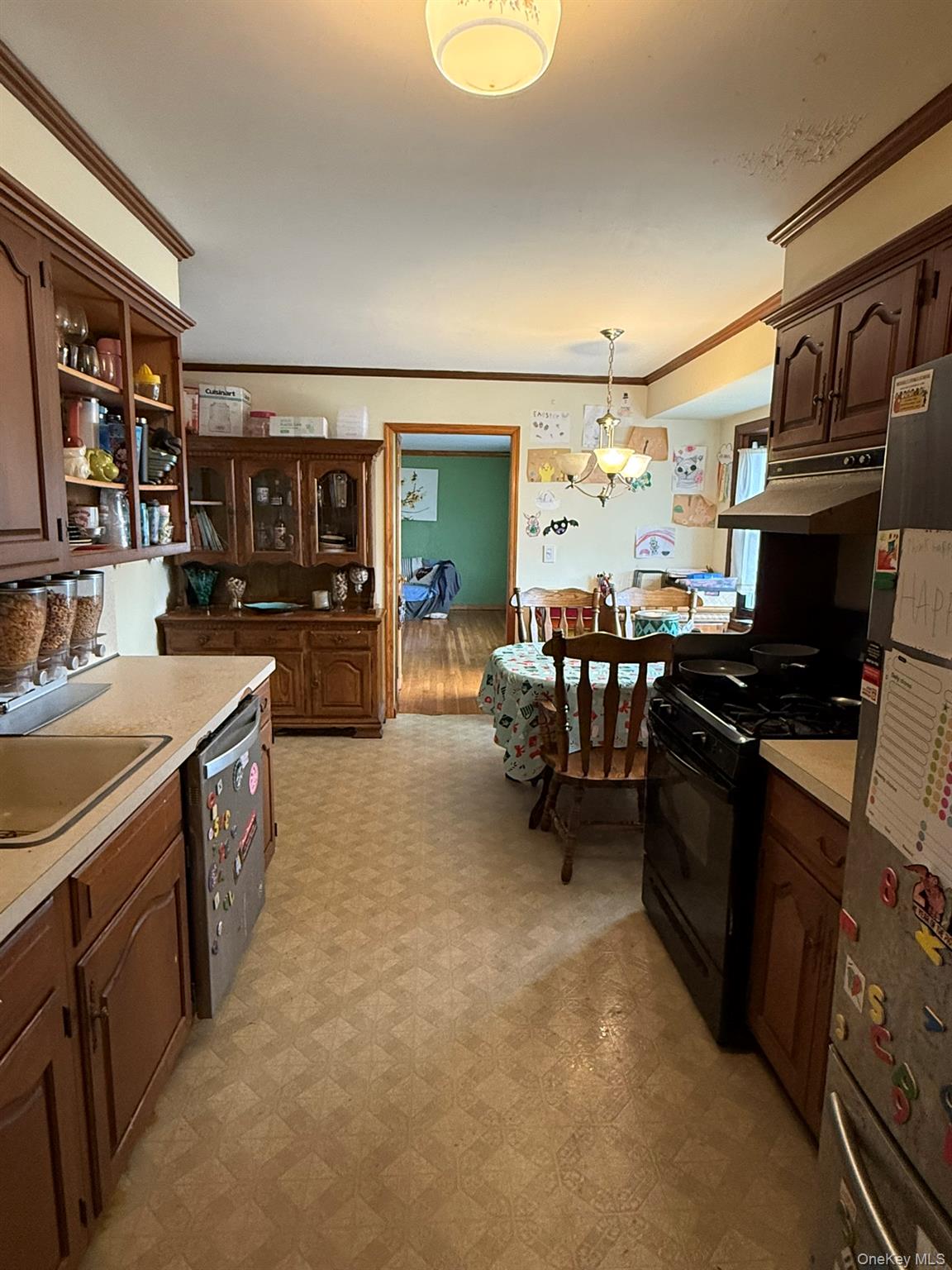 Levittown, New York, 11756, United States, 4 Bedrooms Bedrooms, ,2 BathroomsBathrooms,Residential,For Sale,2008585