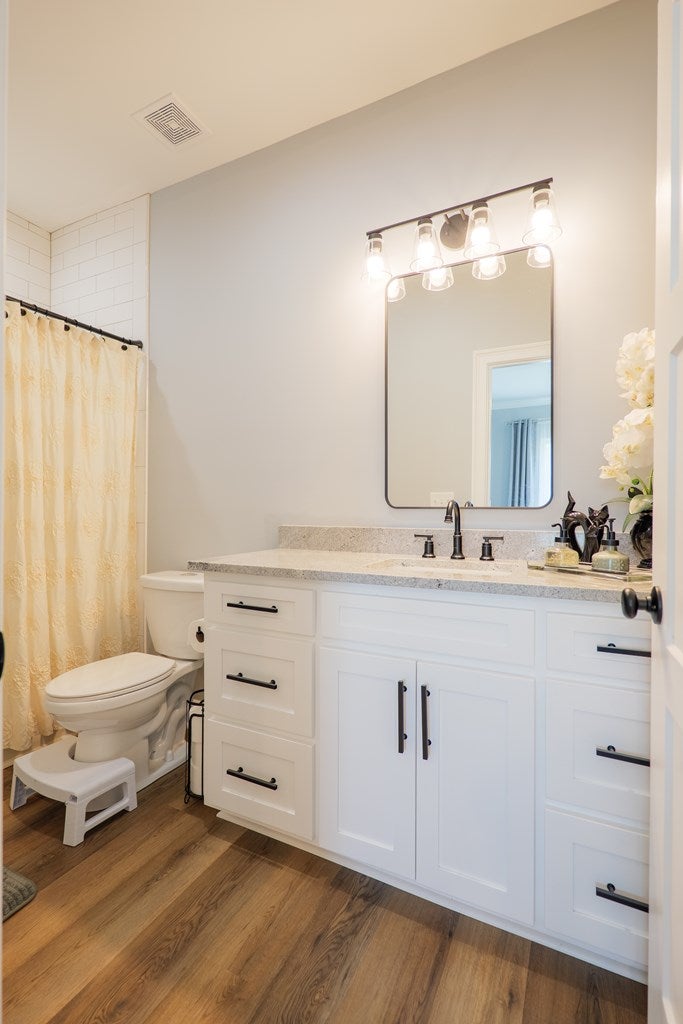 Valdosta, Georgia, 31601, United States, 4 Bedrooms Bedrooms, ,5 BathroomsBathrooms,Residential,For Sale,1991156