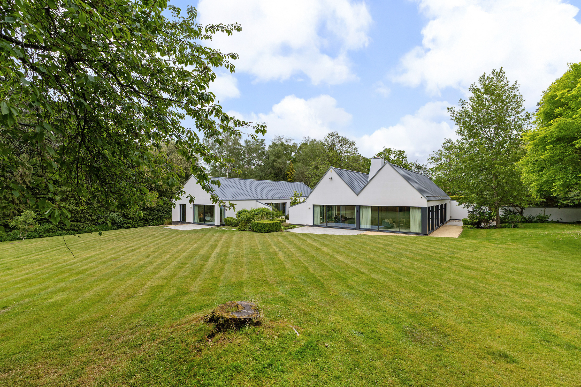  A Contemporary Five-Bedroom House with direct access onto Wentworth golf course - 物件實景