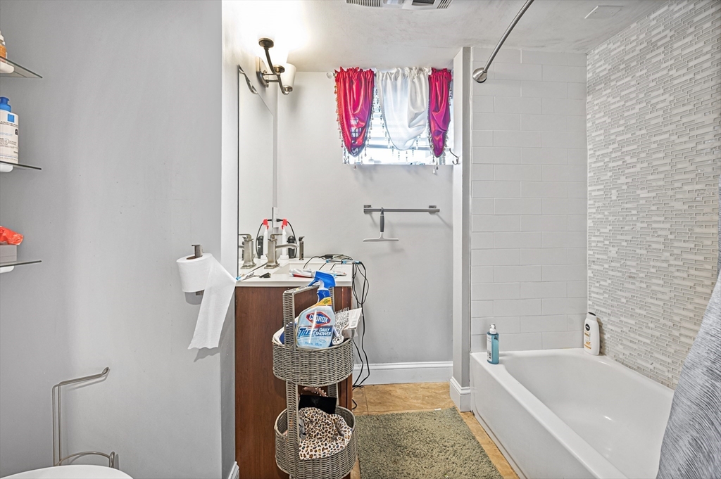 Randolph, Massachusetts, 02368, United States, 3 Bedrooms Bedrooms, ,3 BathroomsBathrooms,Residential,For Sale,1901810