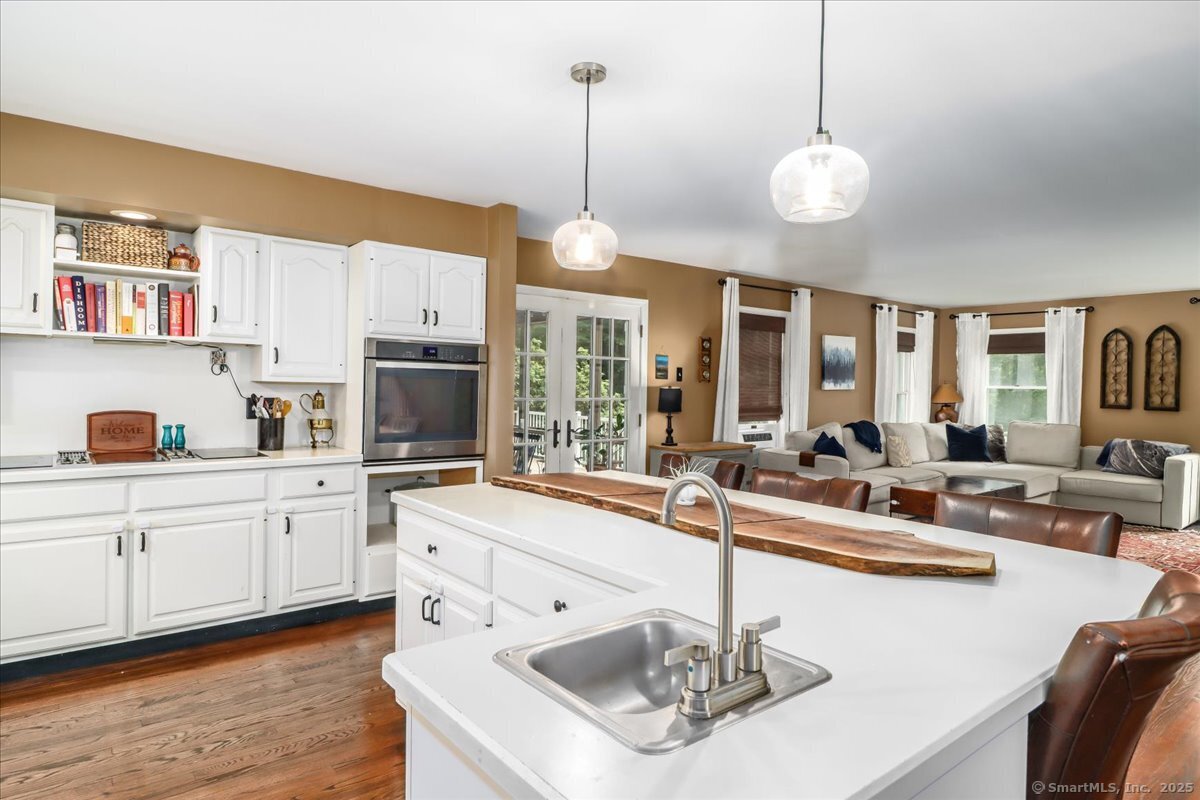 Oxford, Connecticut, 06478, United States, 3 Bedrooms Bedrooms, ,3 BathroomsBathrooms,Residential,For Sale,1916660