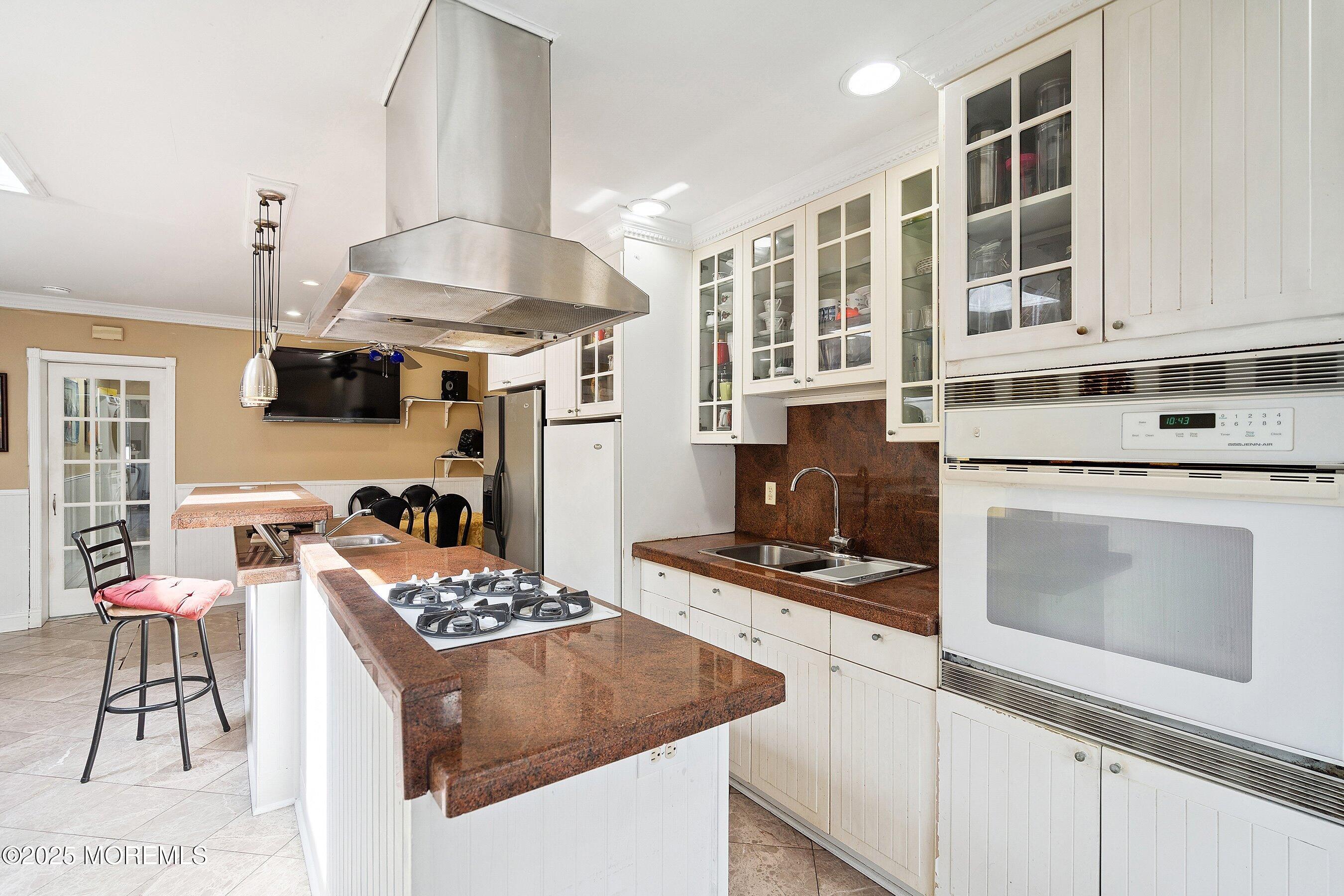 Jersey City, New Jersey, 07307, United States, 7 Bedrooms Bedrooms, ,4 BathroomsBathrooms,Residential,For Sale,1904404