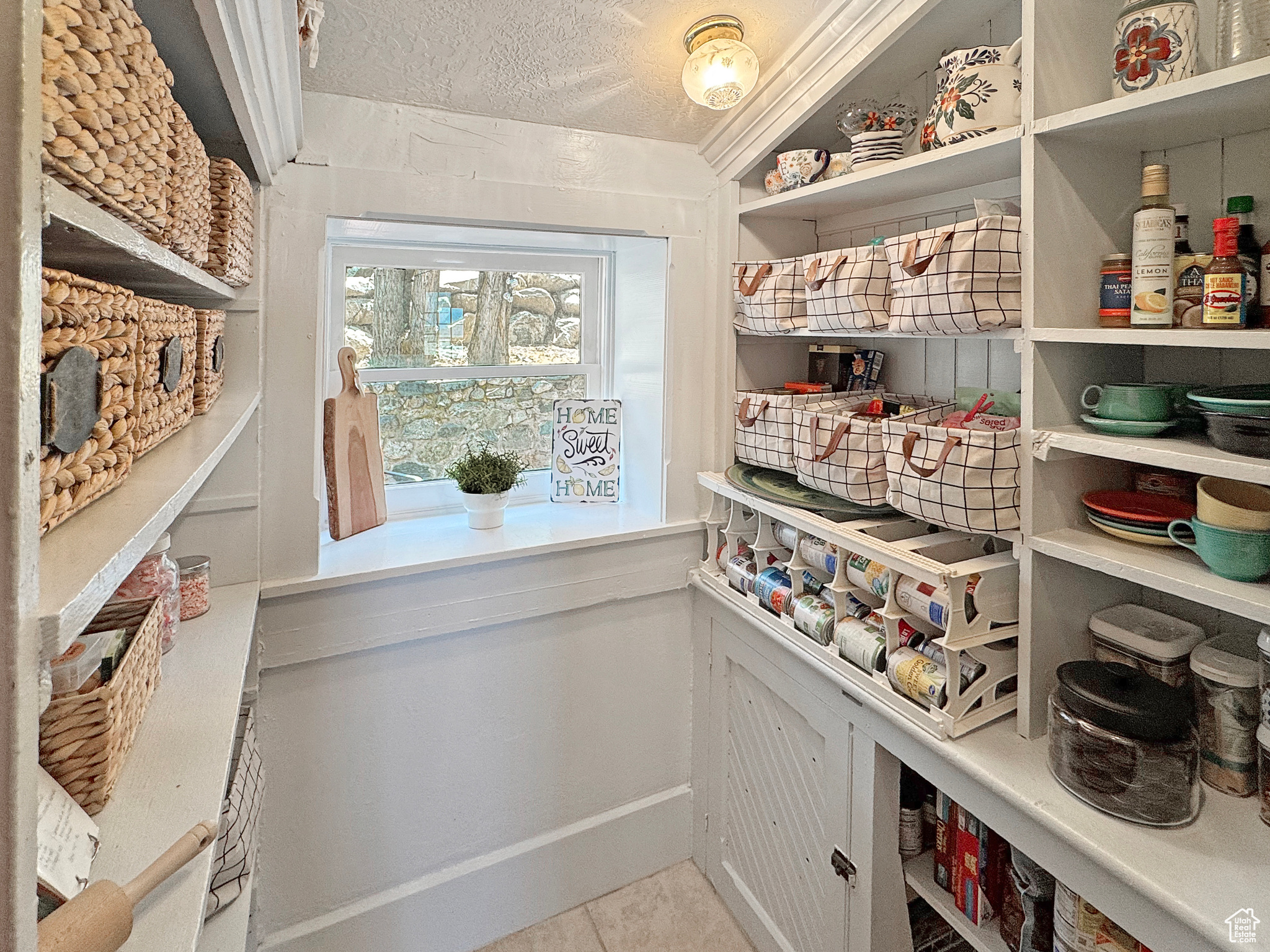 Farmington, Utah, 84025, United States, 4 Bedrooms Bedrooms, ,2 BathroomsBathrooms,Residential,For Sale,1866818