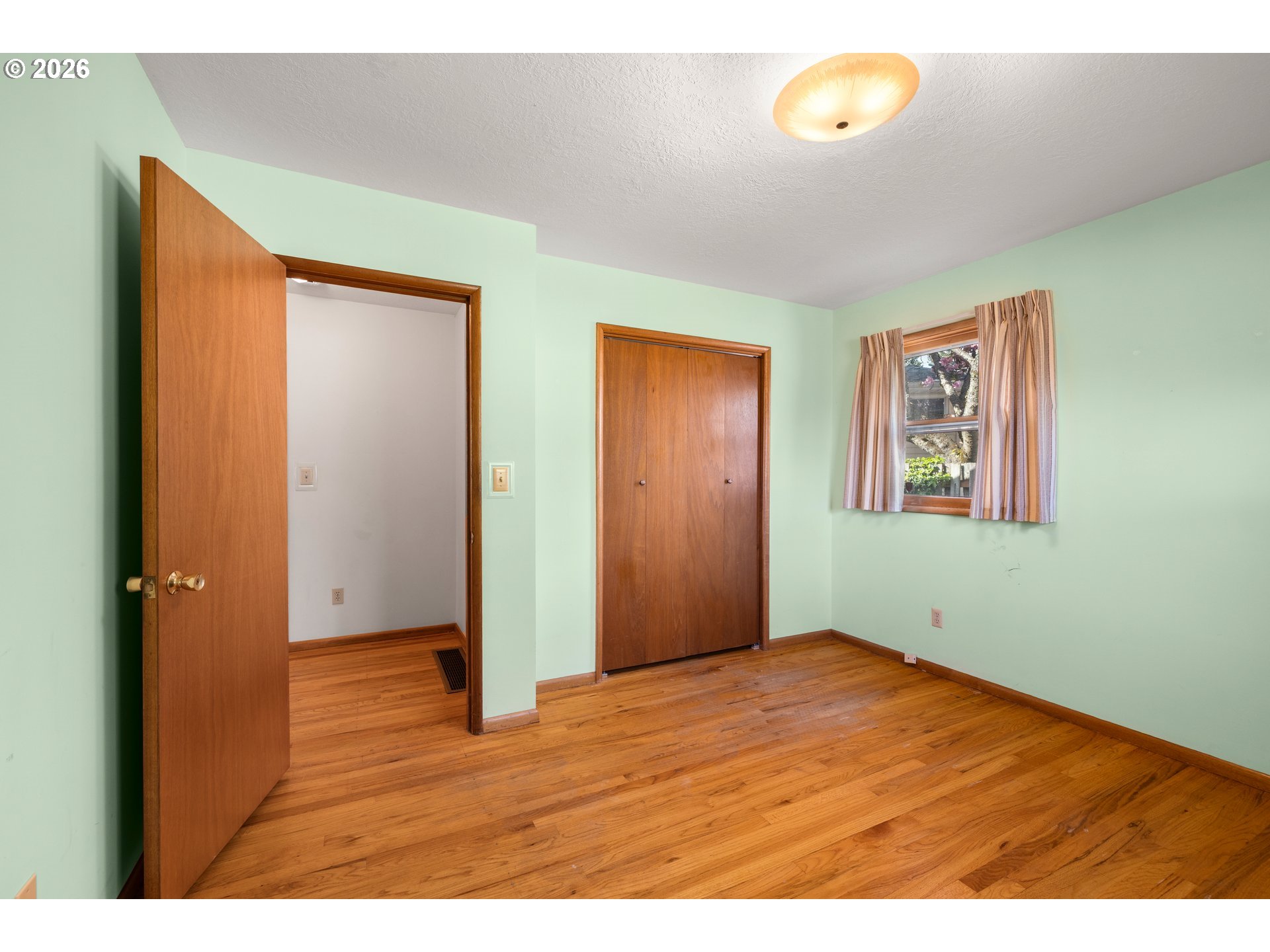 Portland, Oregon, 97230, United States, 3 Bedrooms Bedrooms, ,2 BathroomsBathrooms,Residential,For Sale,2040428