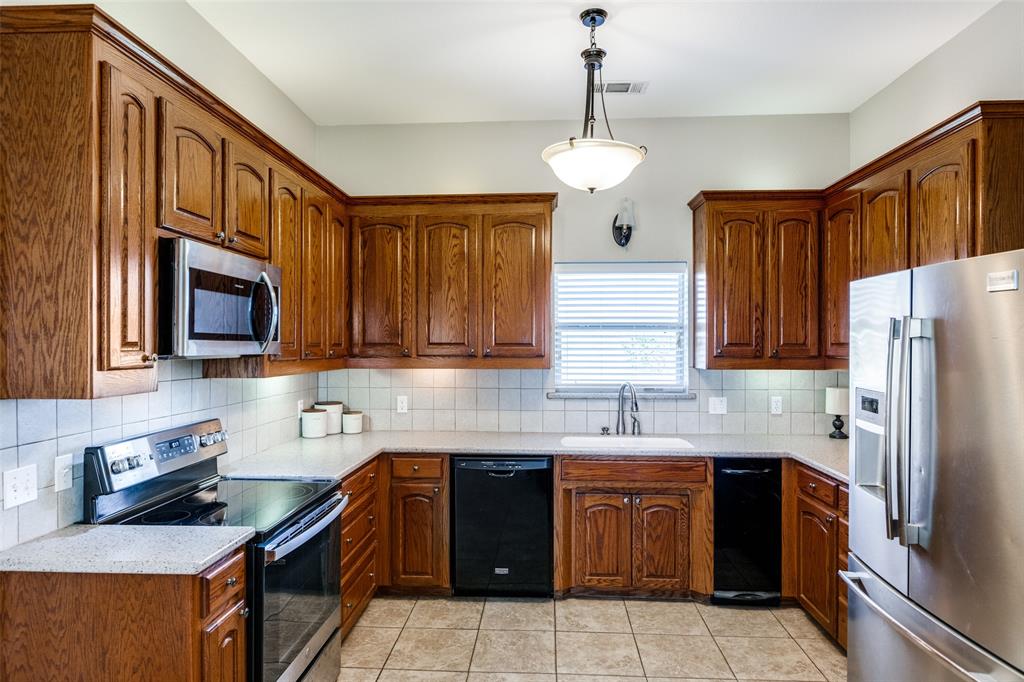 Bonham, Texas, 75418, United States, 3 Bedrooms Bedrooms, ,2 BathroomsBathrooms,Residential,For Sale,1691474