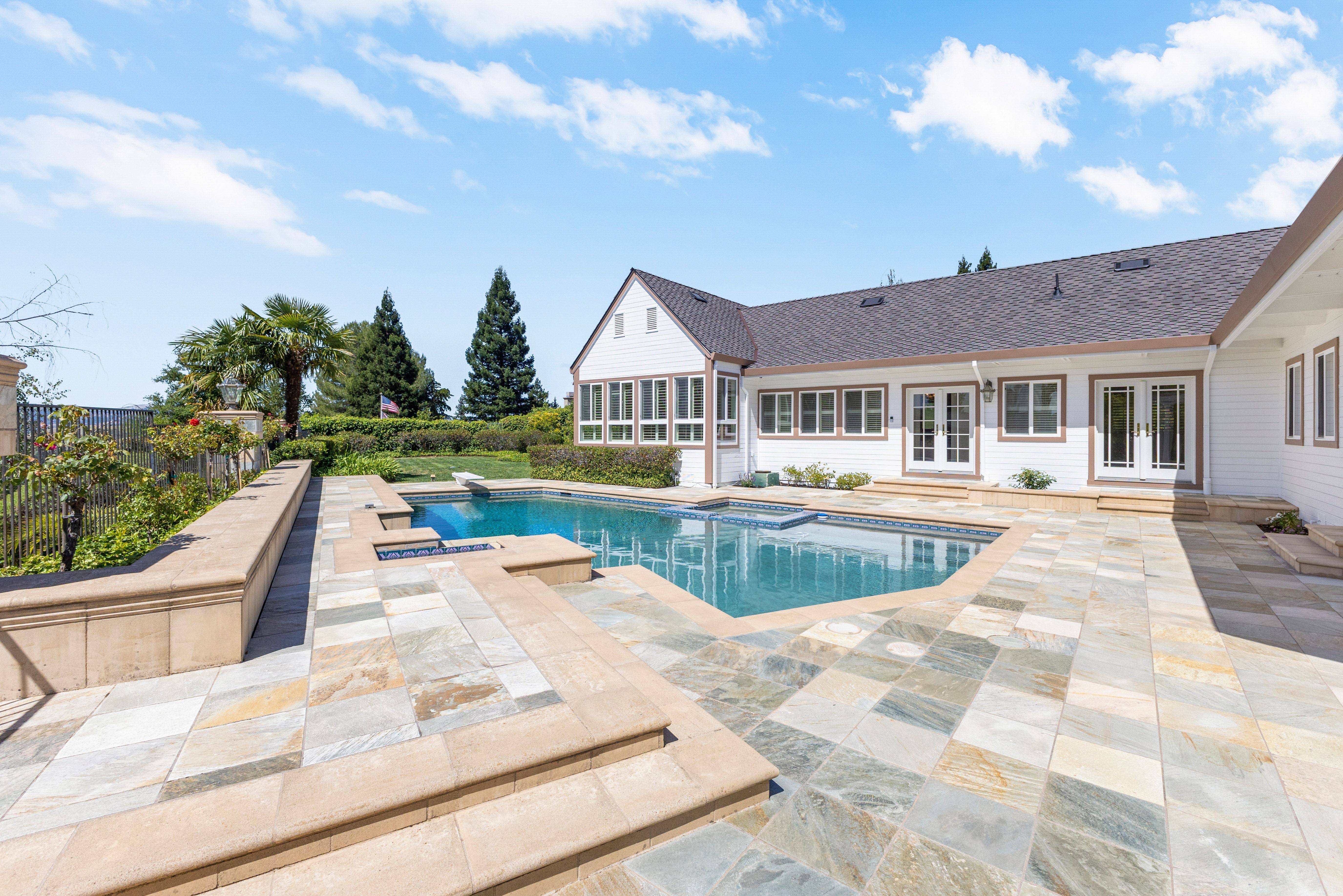  Elegant Custom Home in Gated Silver Maple - 物件實景