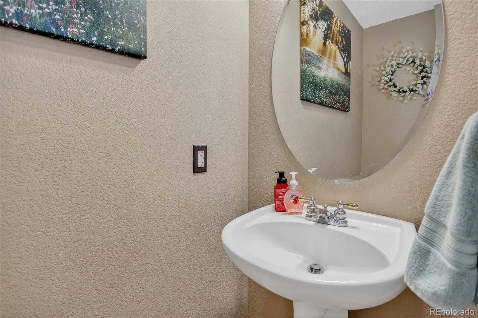Aurora, Colorado, 80018, United States, 3 Bedrooms Bedrooms, ,3 BathroomsBathrooms,Residential,For Sale,1903575