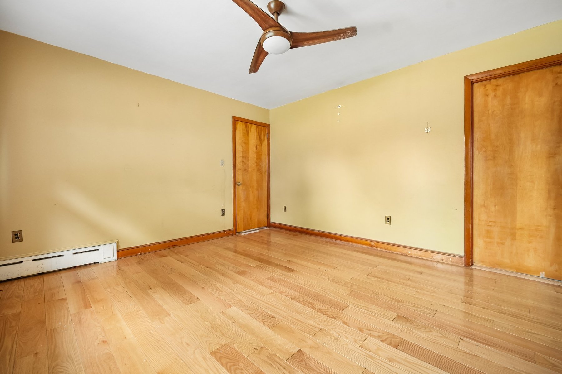  Charming Brick Ranch Home Ready for Your Vision - 物件實景