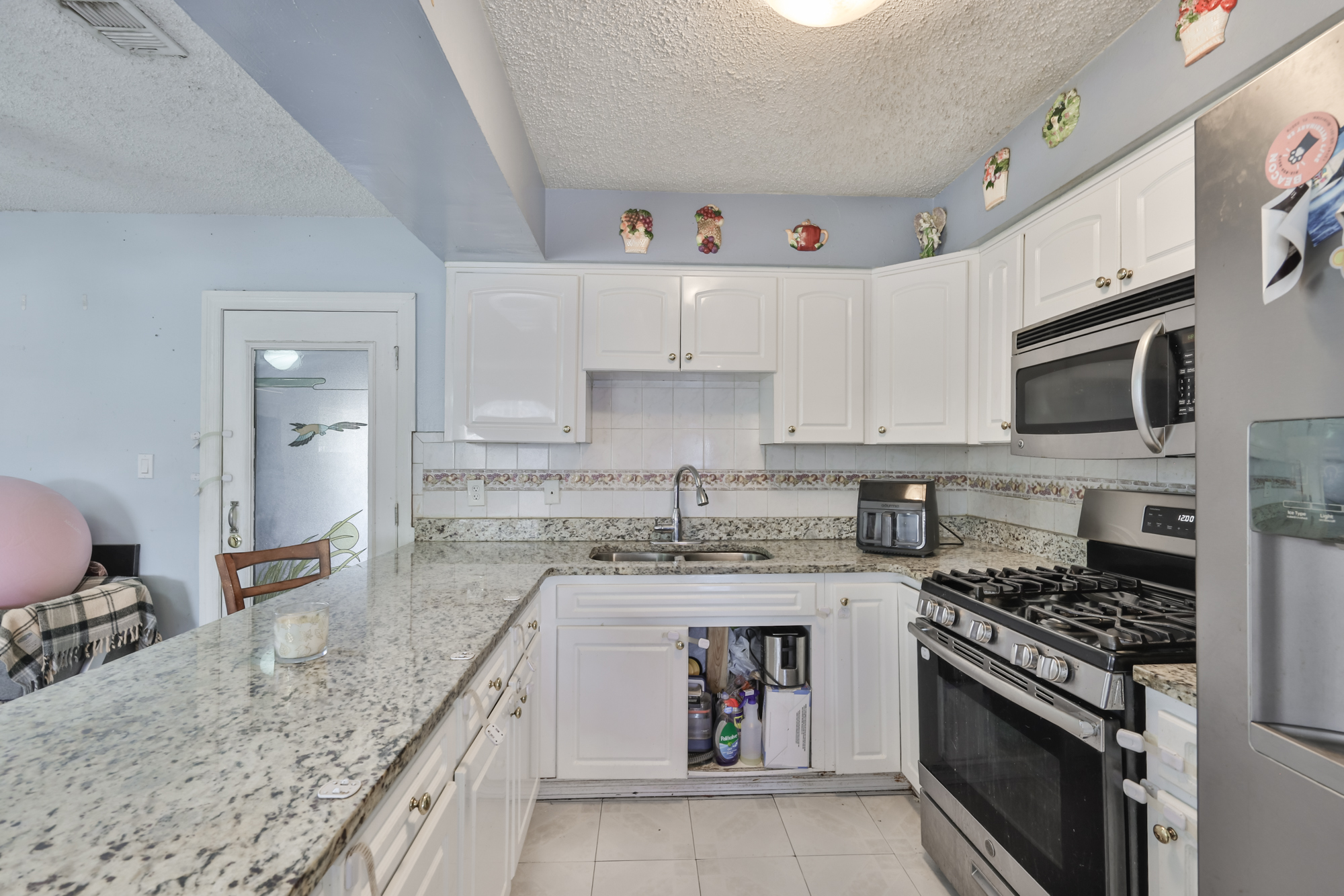 Tampa, Florida, 33603, United States, 3 Bedrooms Bedrooms, ,2 BathroomsBathrooms,Residential,For Sale,1995425