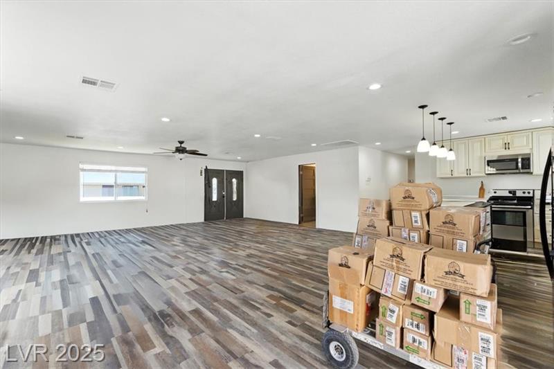 Las Vegas, Nevada, 89106, United States, 4 Bedrooms Bedrooms, ,3 BathroomsBathrooms,Residential,For Sale,1942763