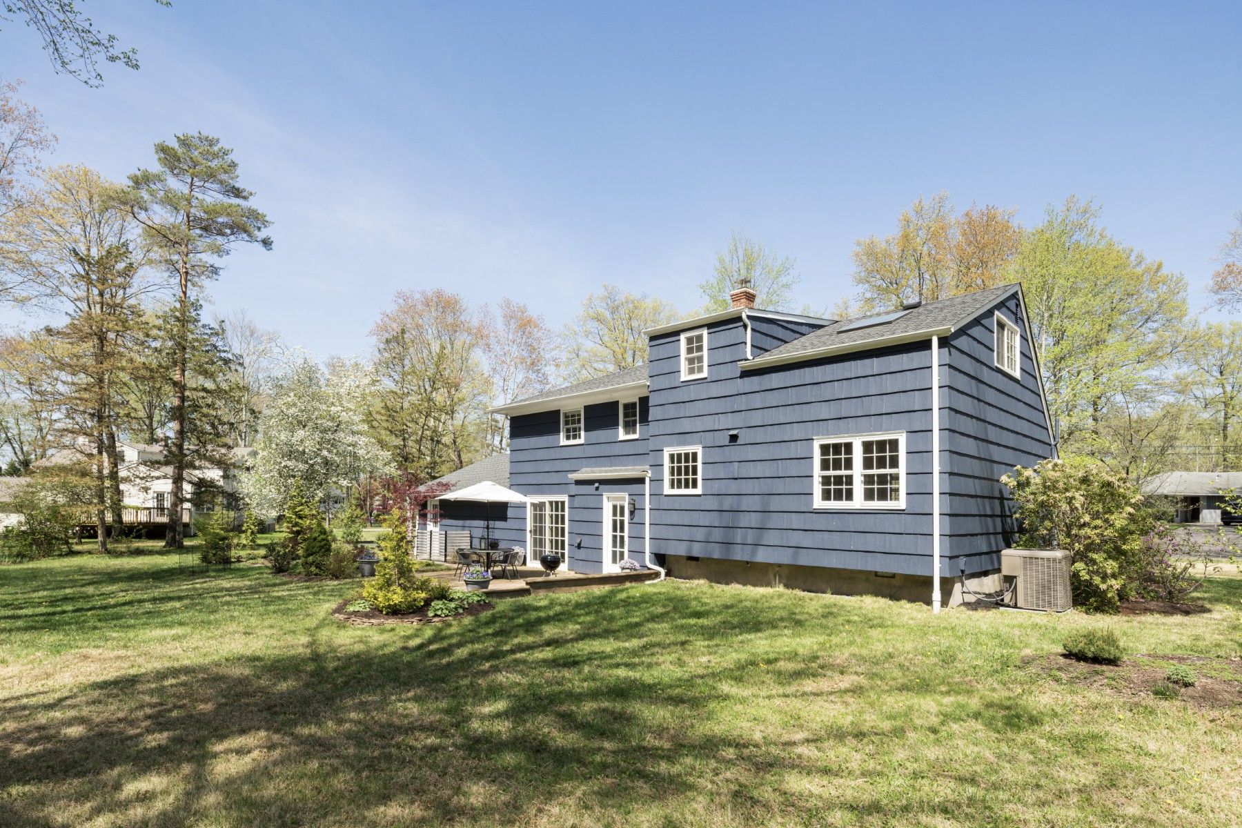  Beautifully Renovated Home with Beautiful Outdoor Setting - 物件實景