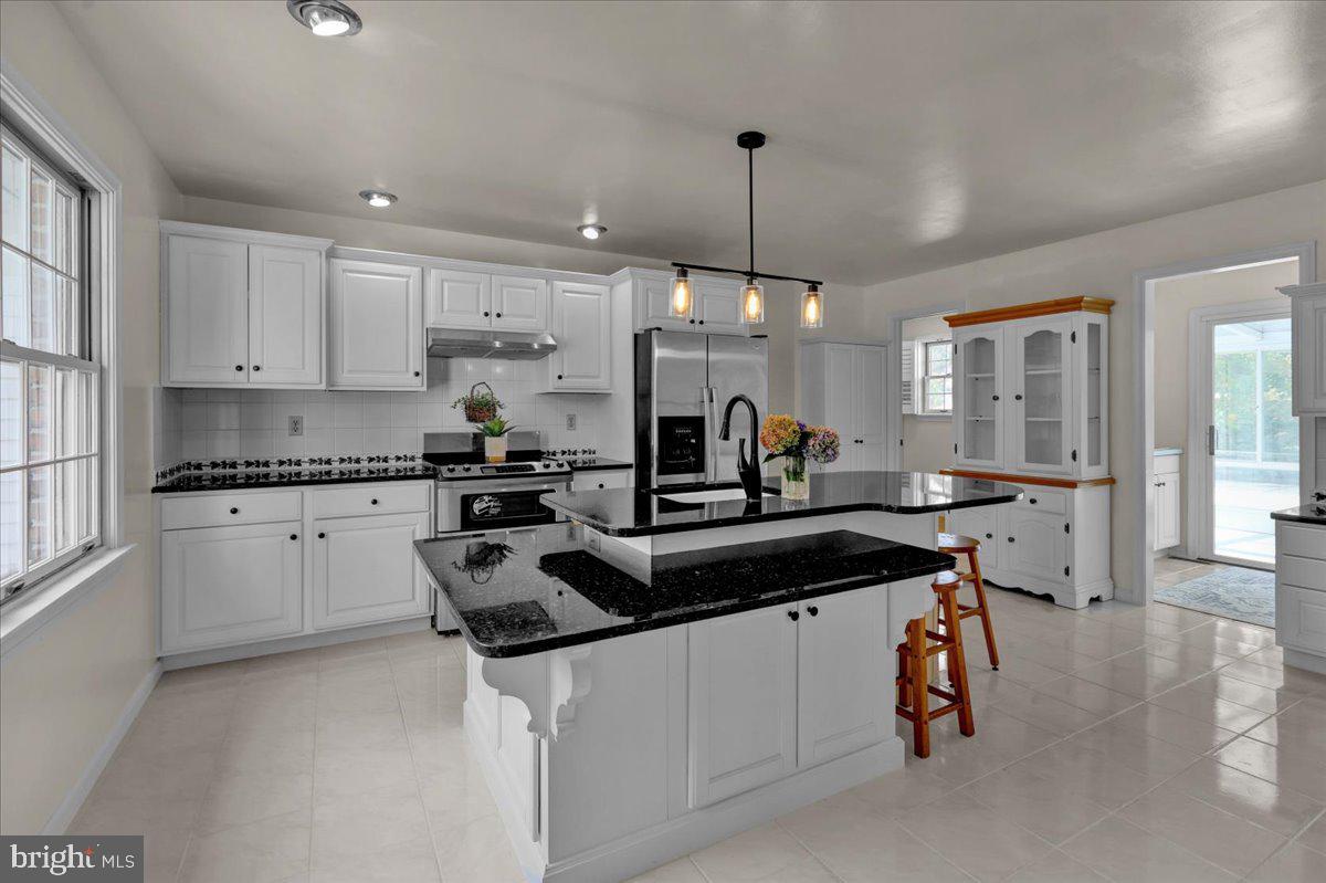 Lebanon, Pennsylvania, 17042, United States, 5 Bedrooms Bedrooms, ,4 BathroomsBathrooms,Residential,For Sale,1965418