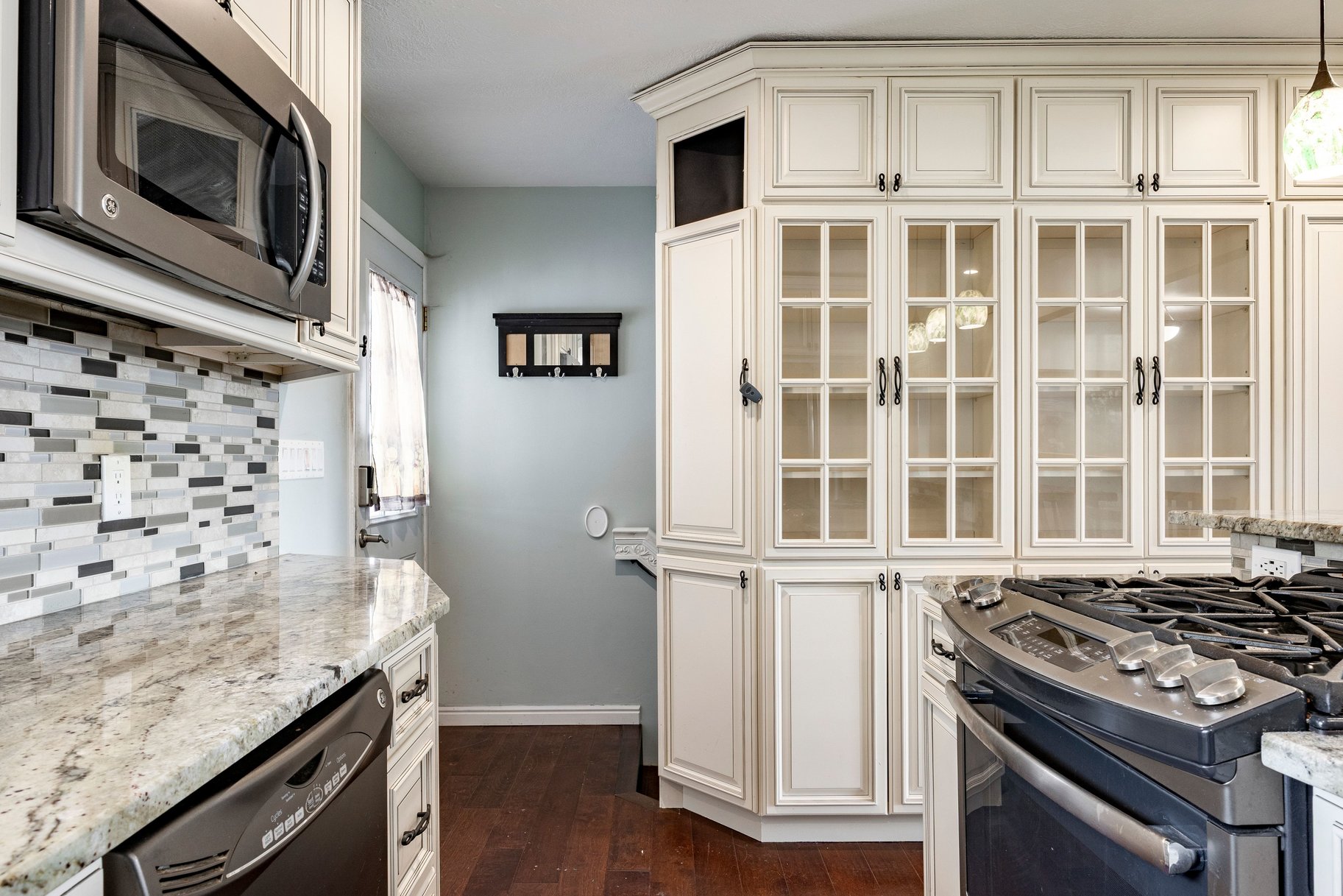  Charming Home with Detached Garage - 物件實景