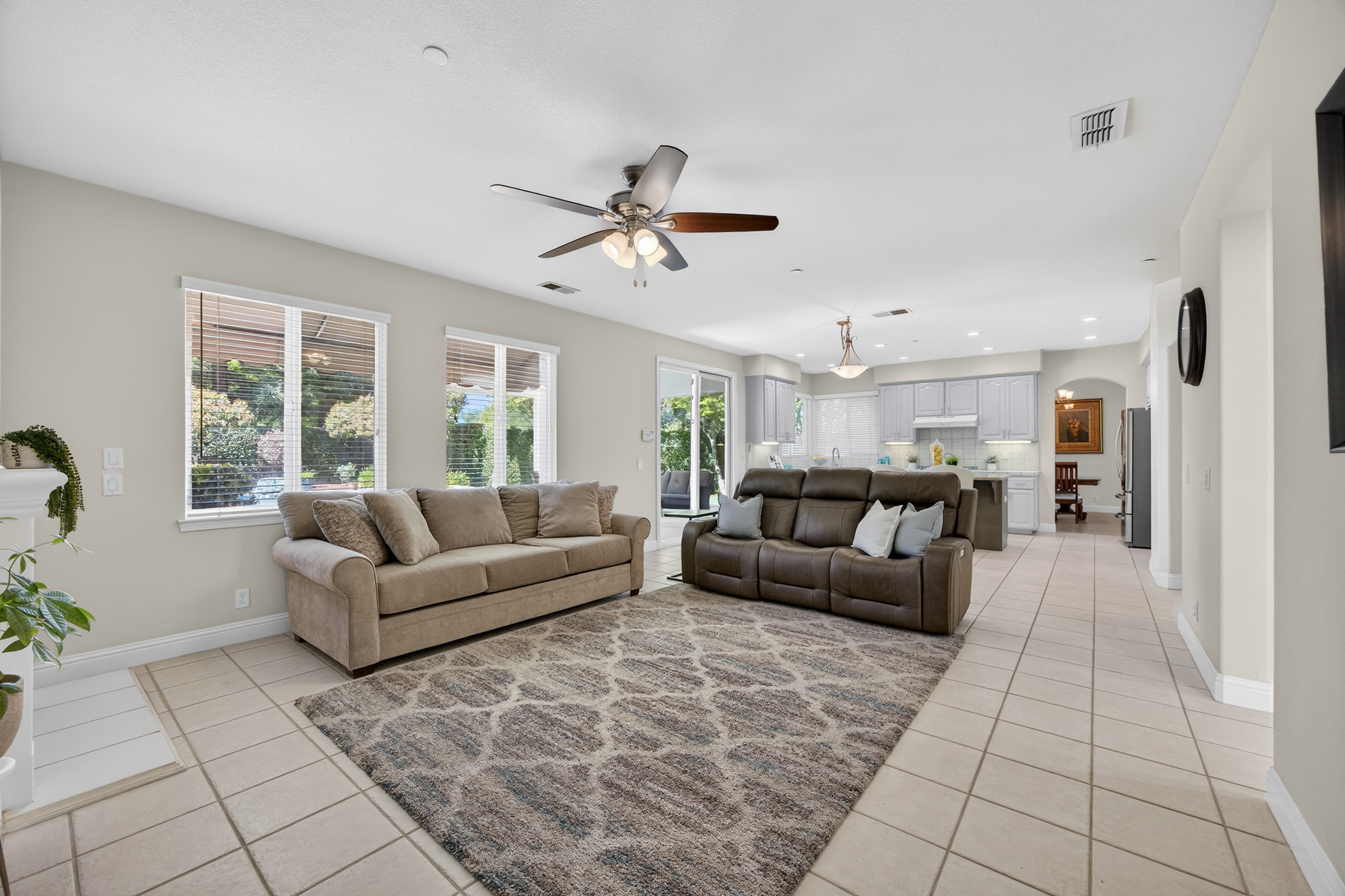  5500 Tierra Gardens Lane, Carmichael, CA 95608 - 物件實景