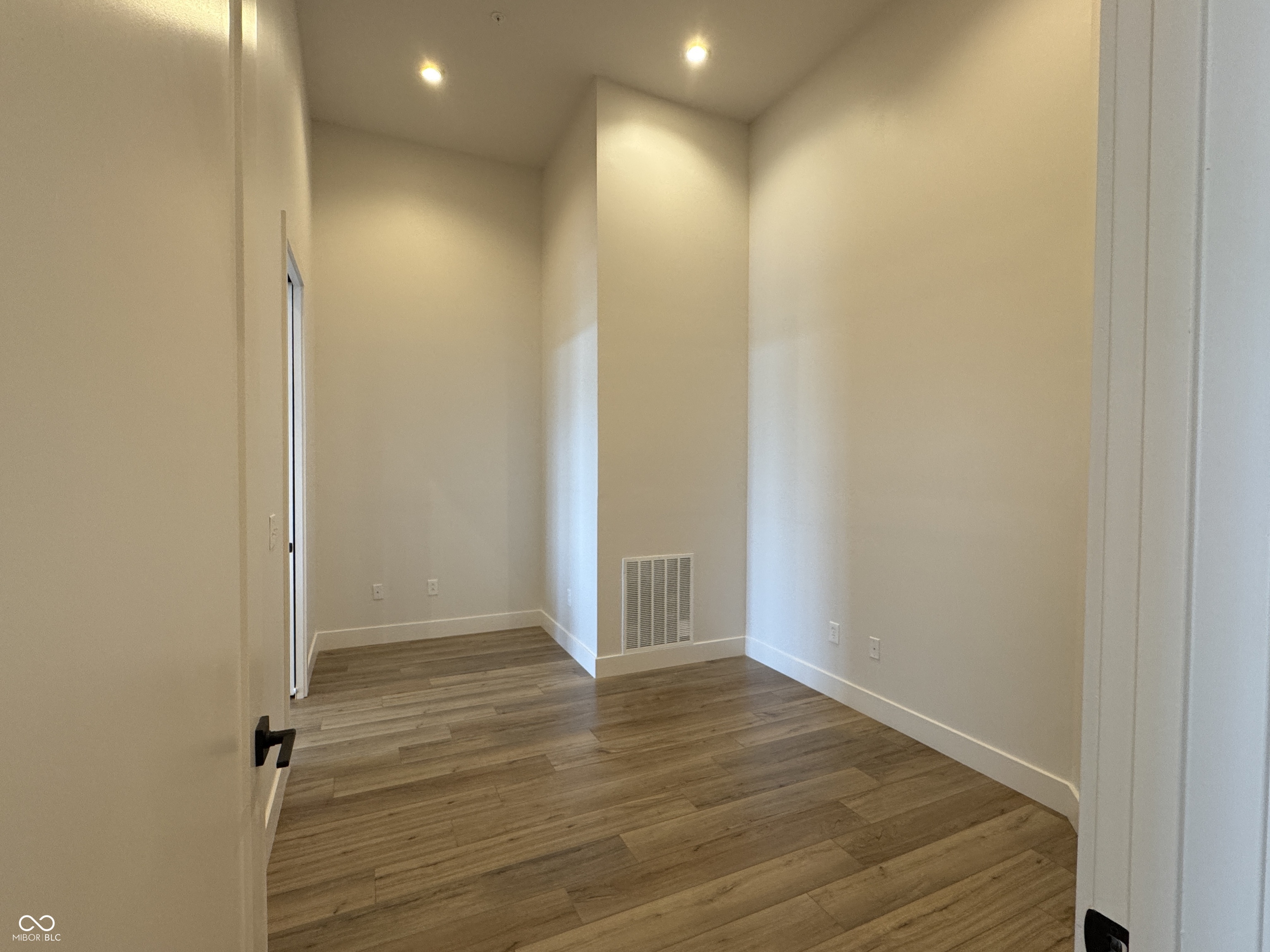 Carmel, Indiana, 46032, United States, 2 Bedrooms Bedrooms, ,3 BathroomsBathrooms,Residential,For Sale,1983027