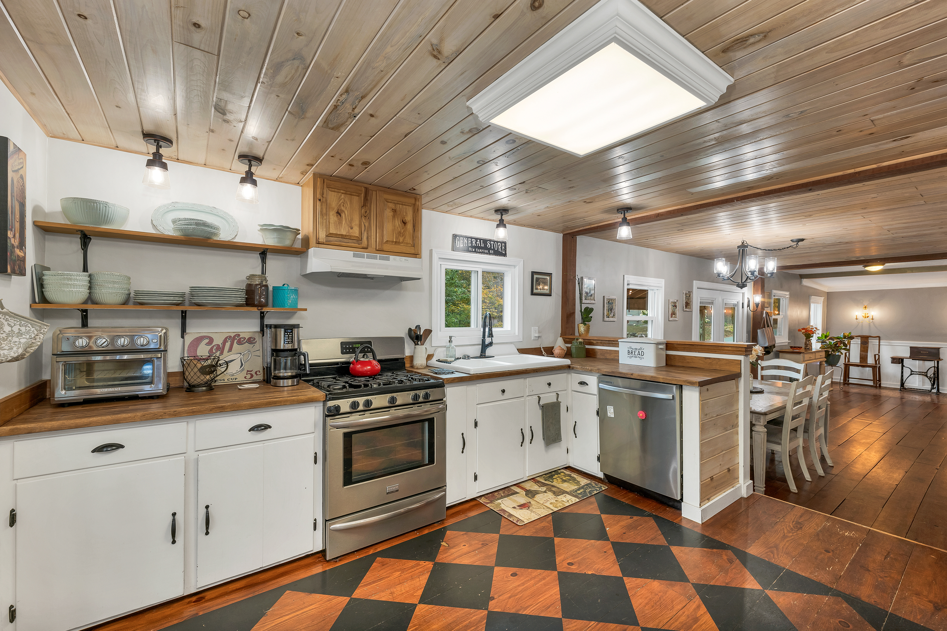 New Hampton, New Hampshire, 03256, United States, 3 Bedrooms Bedrooms, ,2 BathroomsBathrooms,Residential,For Sale,1976392