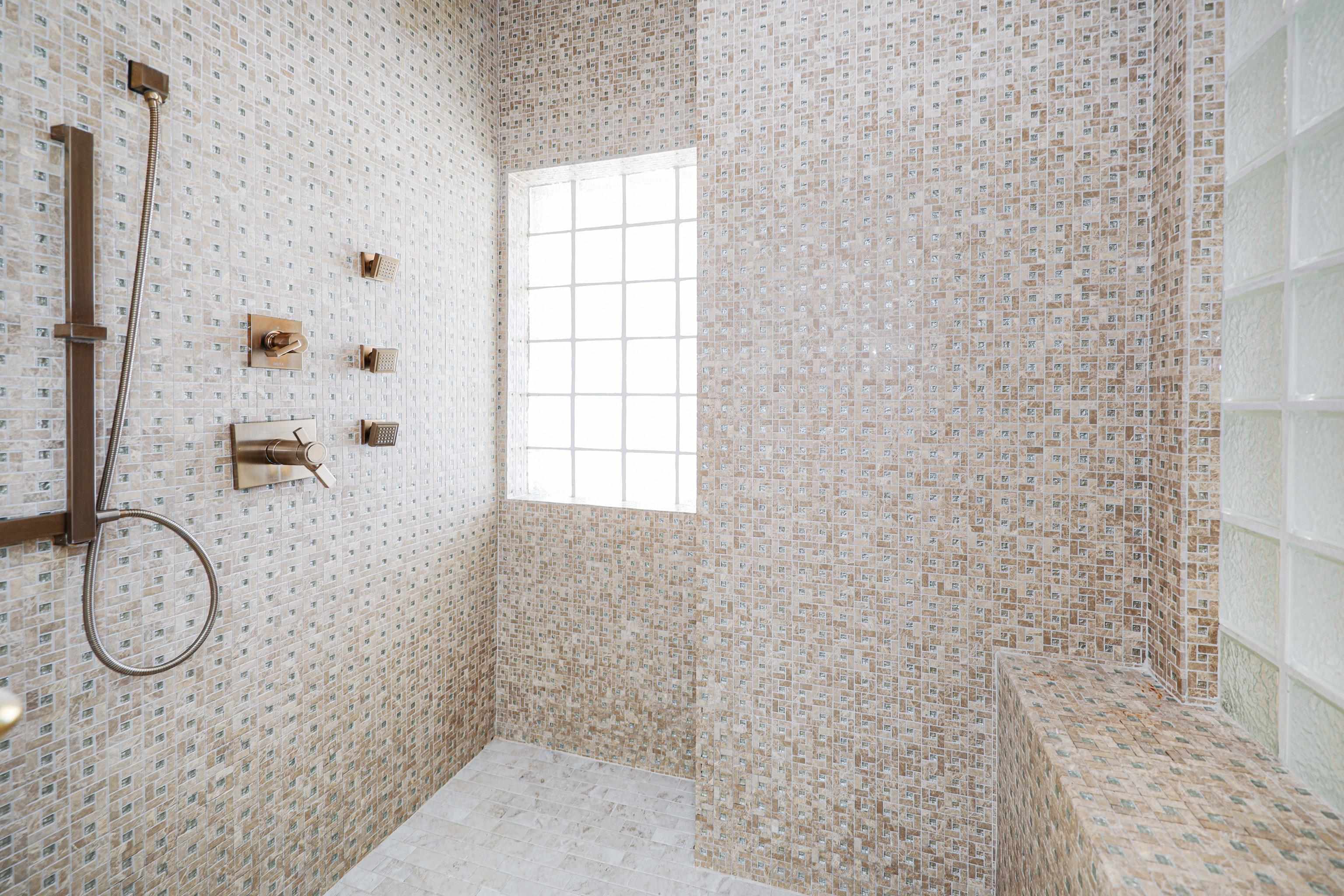 Laredo, Texas, 78041, United States, 4 Bedrooms Bedrooms, ,6 BathroomsBathrooms,Residential,For Sale,1989107