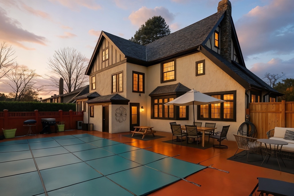 Holyoke, Massachusetts, 01040, United States, 5 Bedrooms Bedrooms, ,4 BathroomsBathrooms,Residential,For Sale,1991316