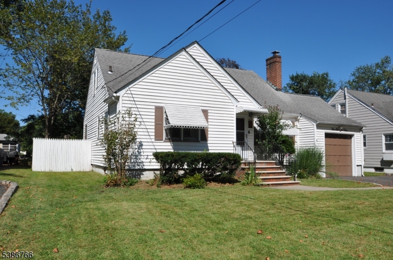 Burlington, Springfield Township`, New Jersey, 07081, United States, 4 Bedrooms Bedrooms, ,3 BathroomsBathrooms,Residential,For Sale,1979460